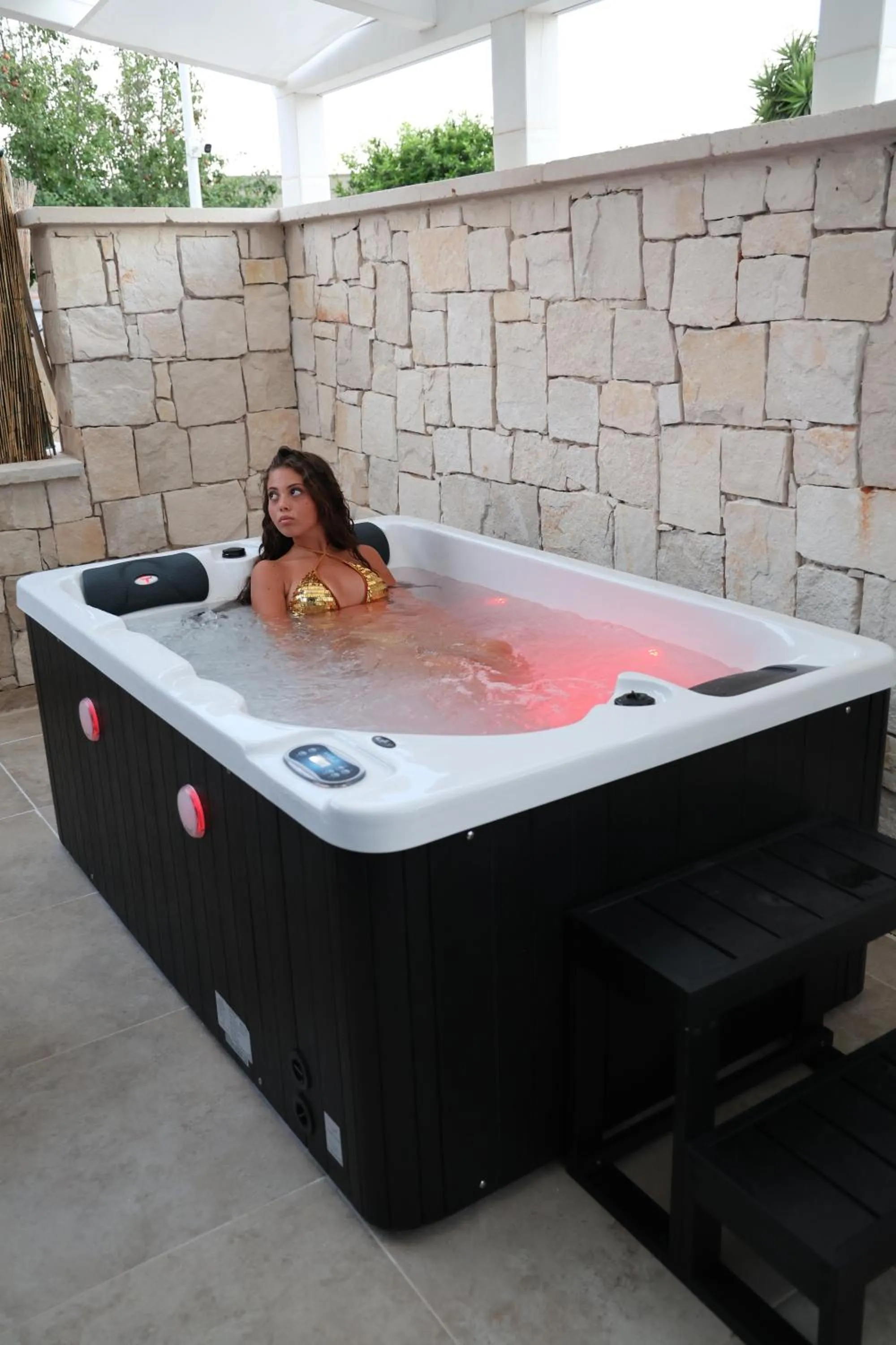 Hot Tub in Hotel Mhami