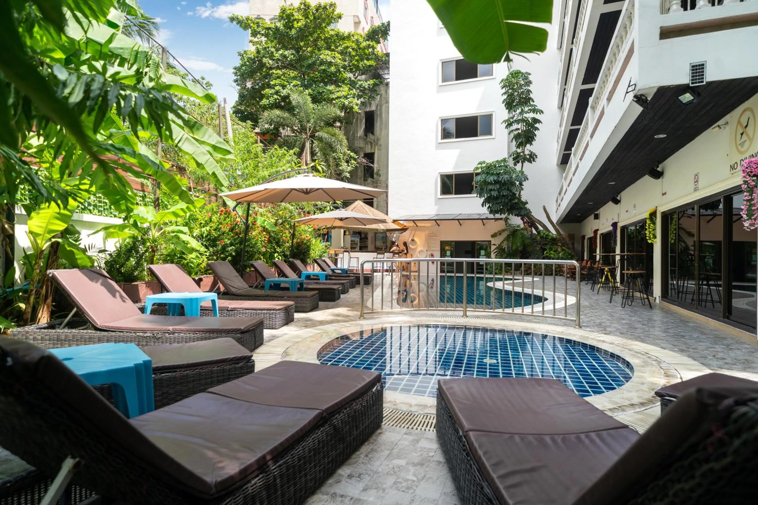 Patio in Patong Central Residence & Apartment