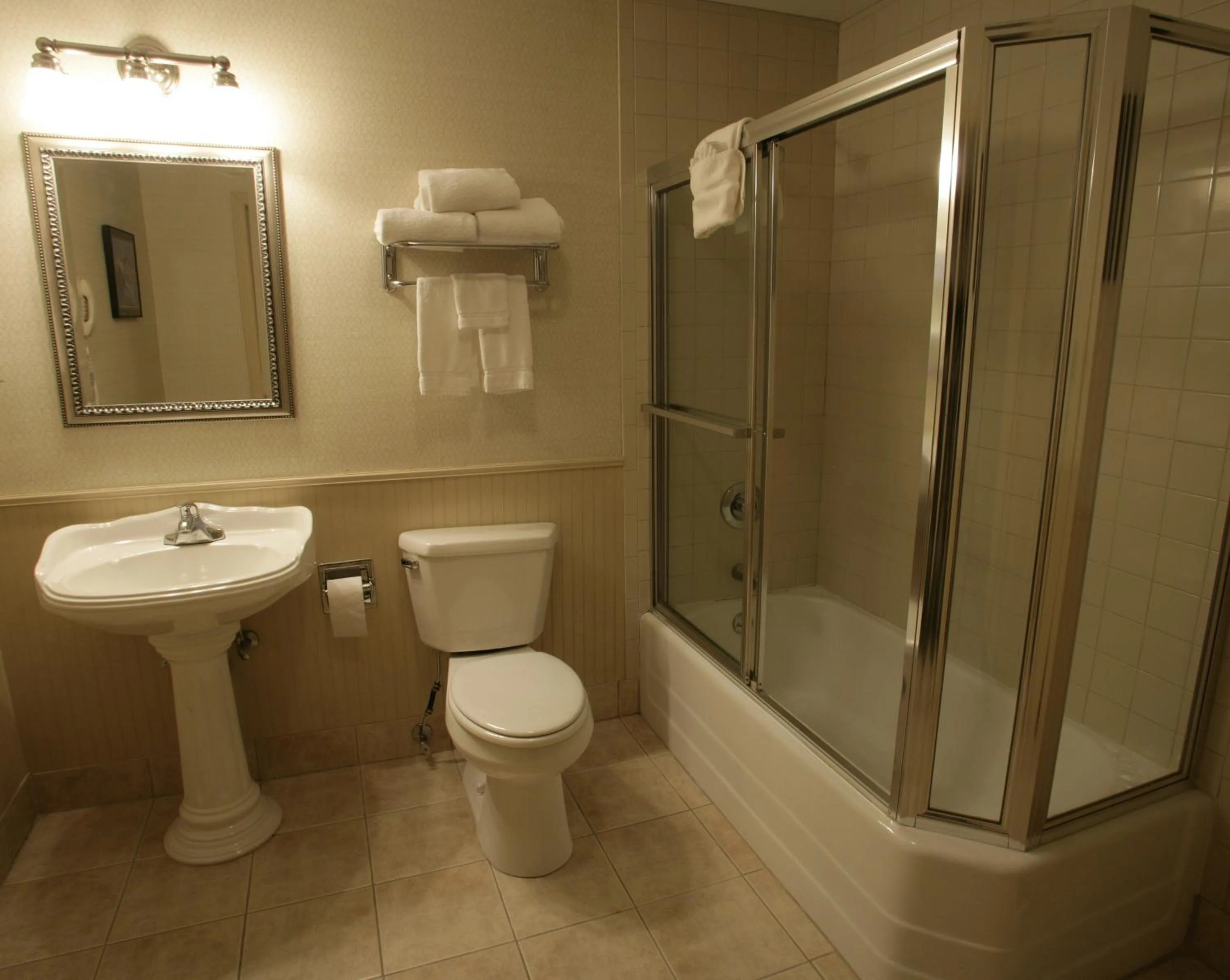 Bathroom in Beaumont Hotel