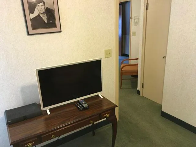 TV and multimedia in Beaumont Hotel