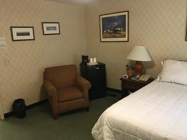 Seating area, Bed in Beaumont Hotel