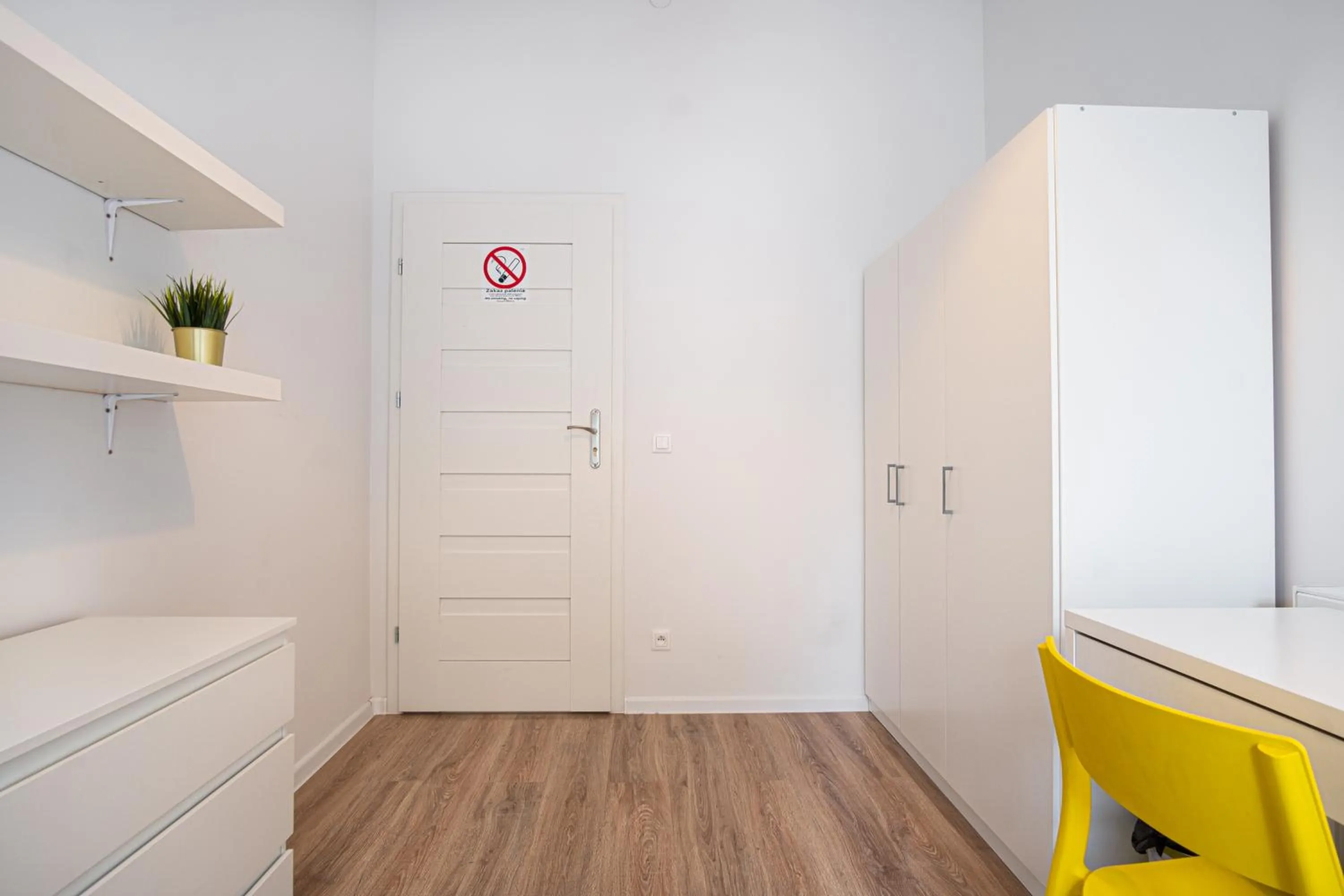 wardrobe in Jaracza 15 prywatne pokoje