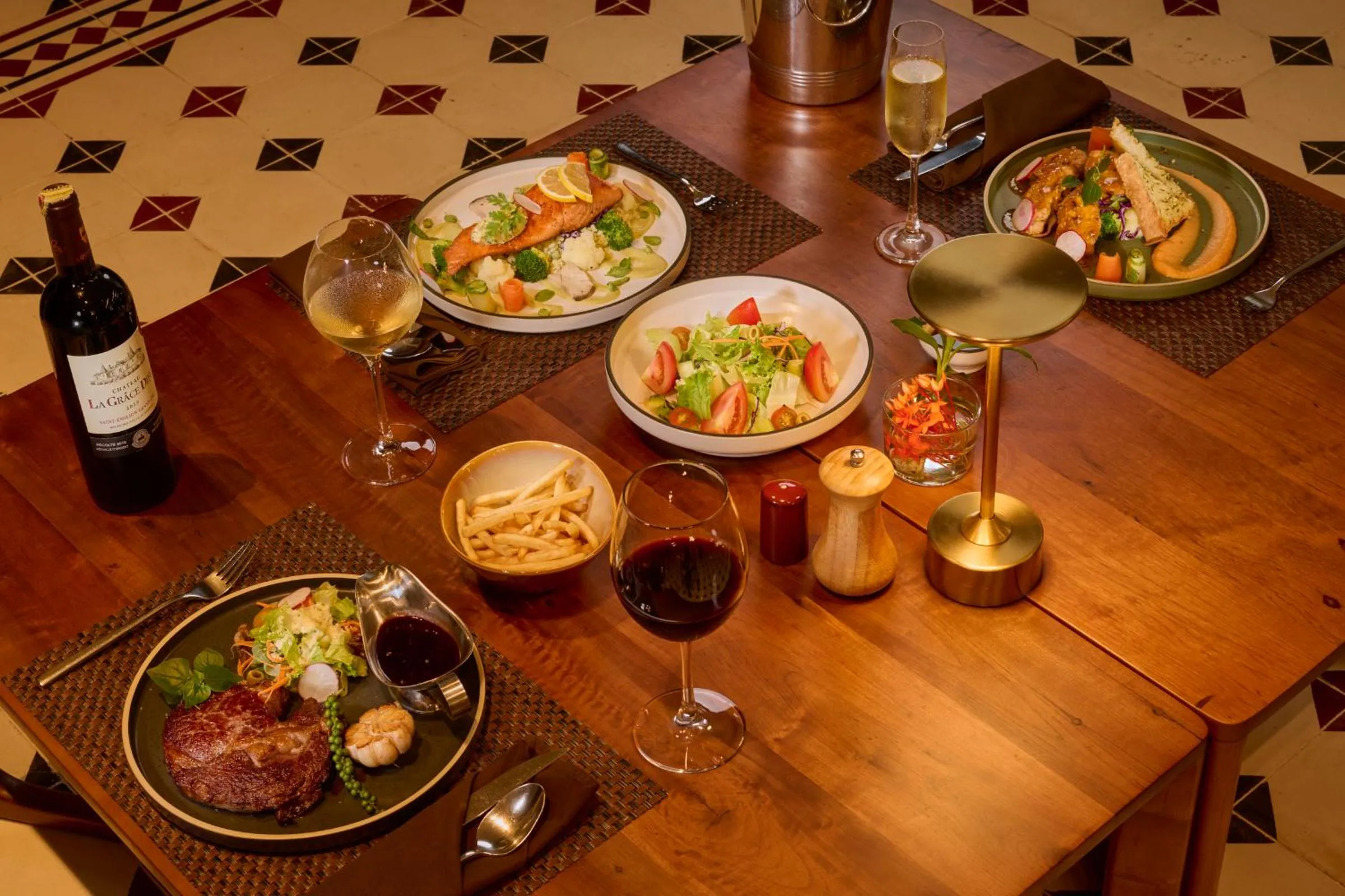 Food and drinks in Samanea Beach Resort & Spa