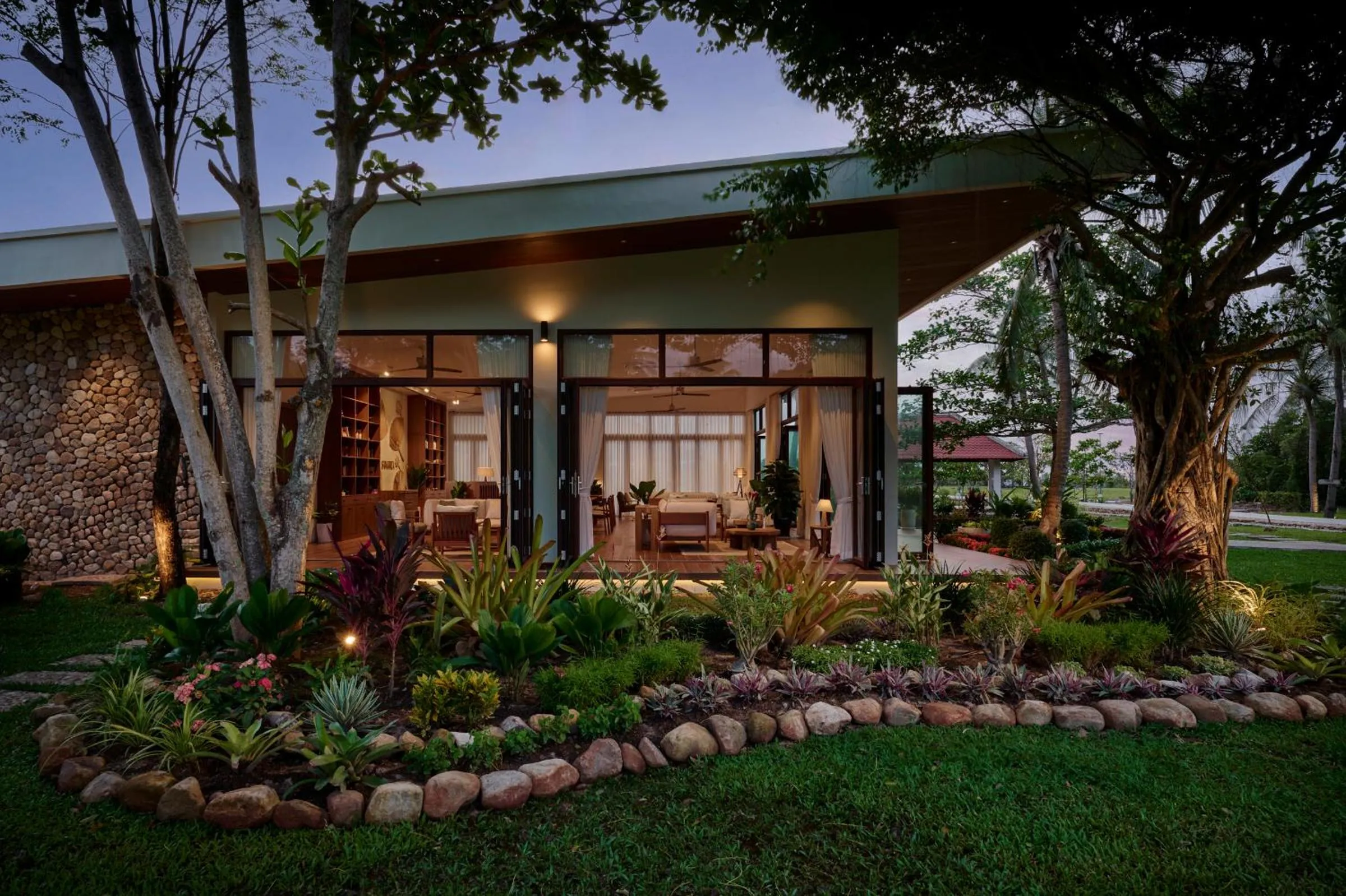 Communal lounge/ TV room in Samanea Beach Resort & Spa