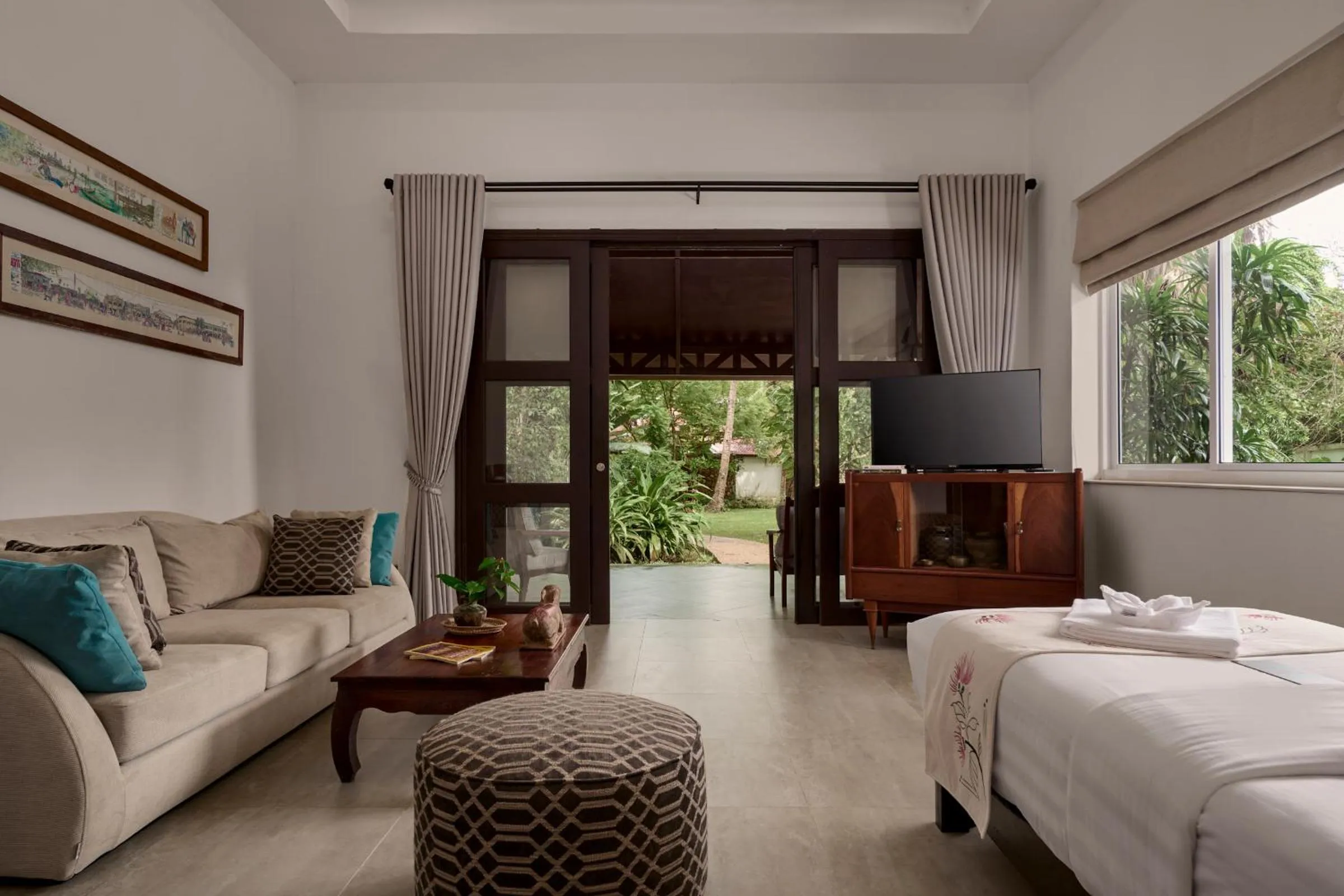 TV and multimedia, Bed in Samanea Beach Resort & Spa