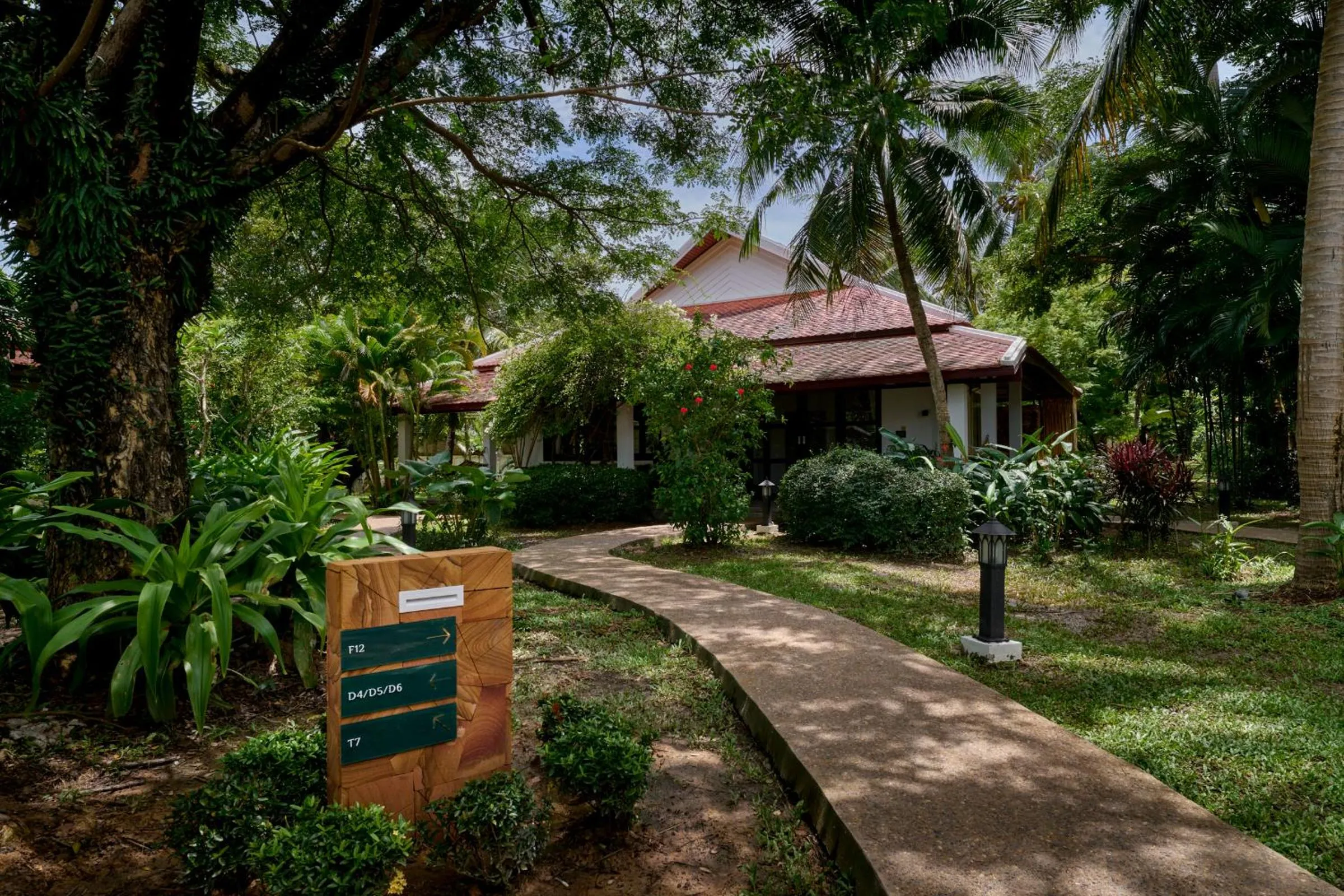 Garden in Samanea Beach Resort & Spa