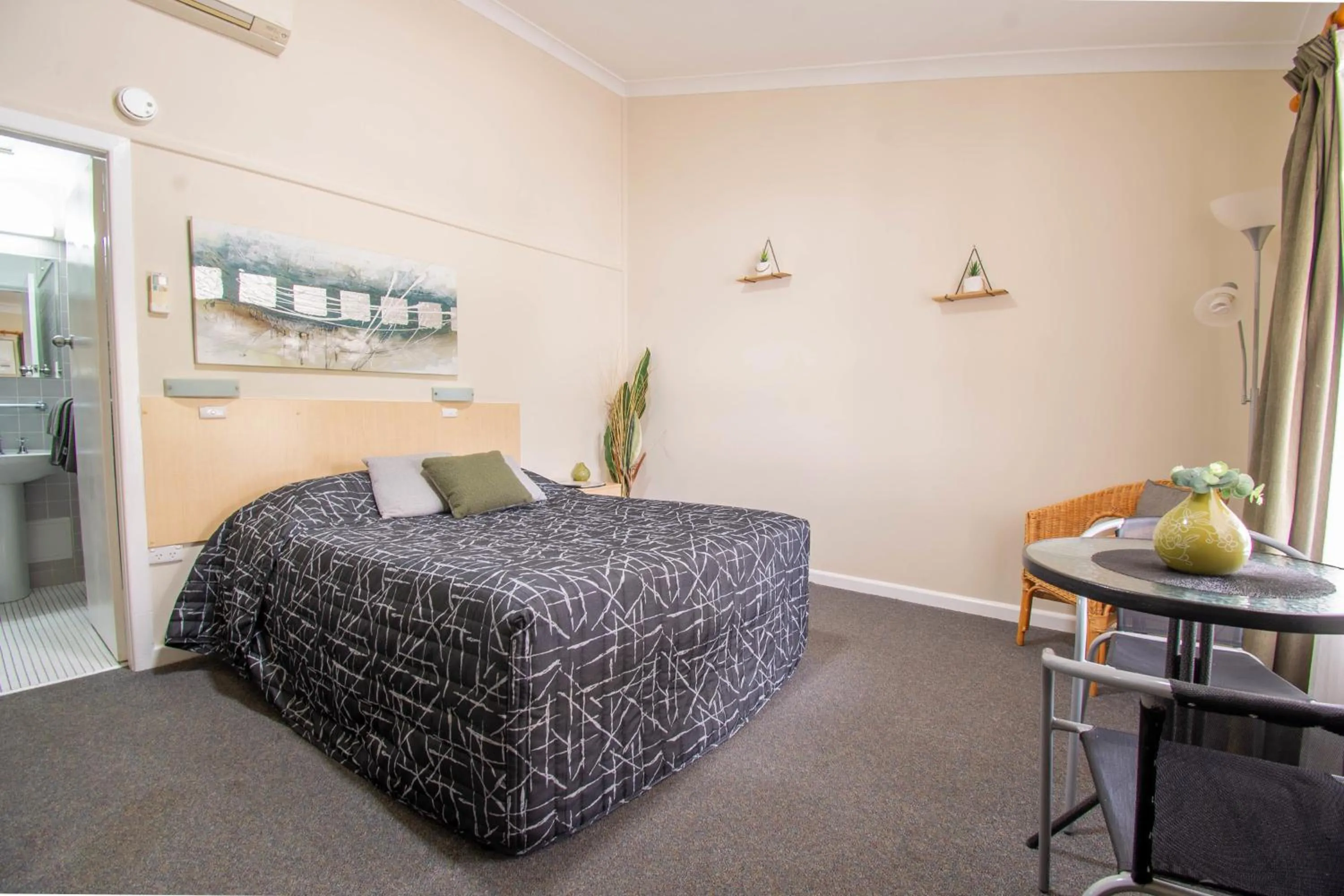 Bedroom, Bed in Gundagai Motel