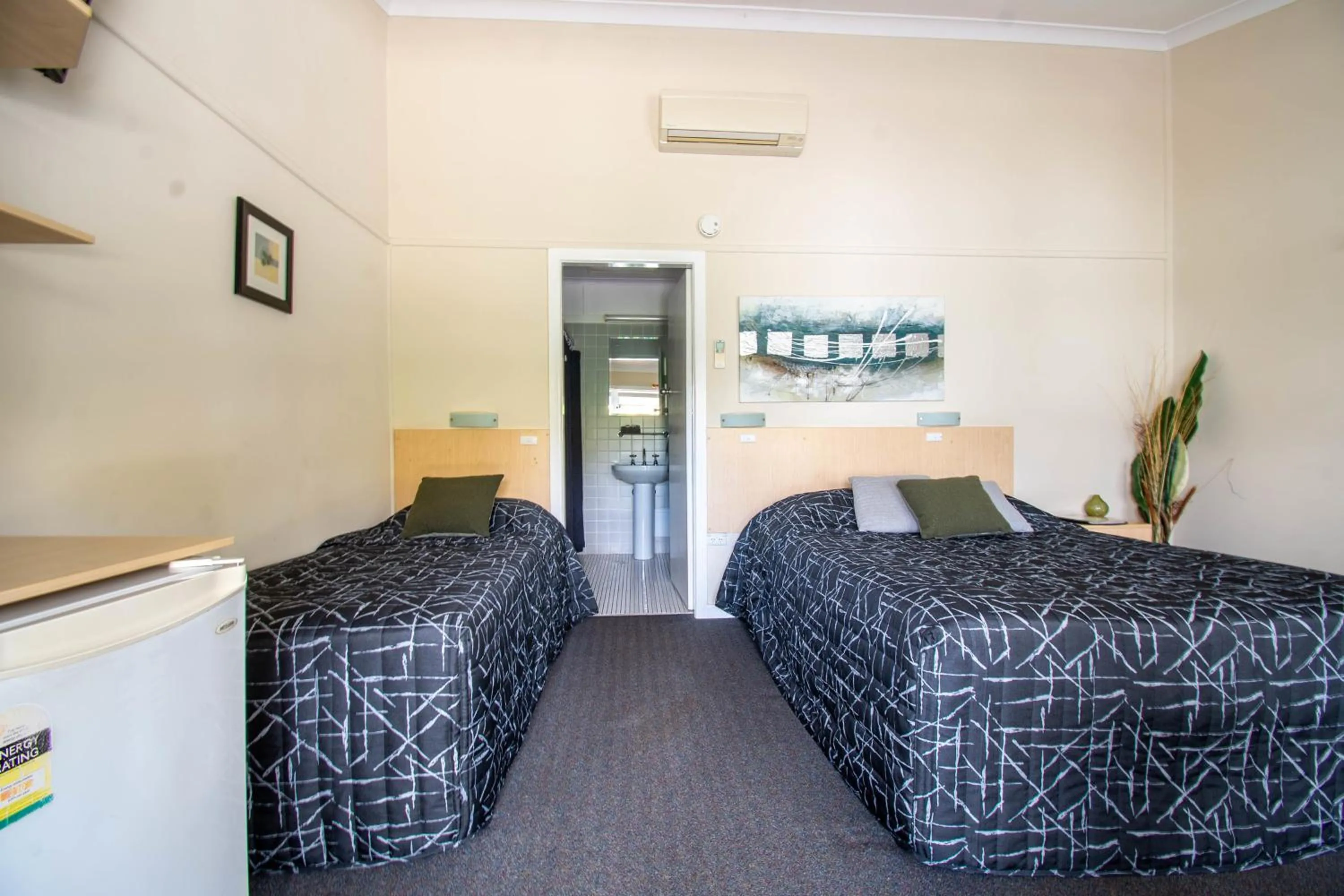 Bed in Gundagai Motel