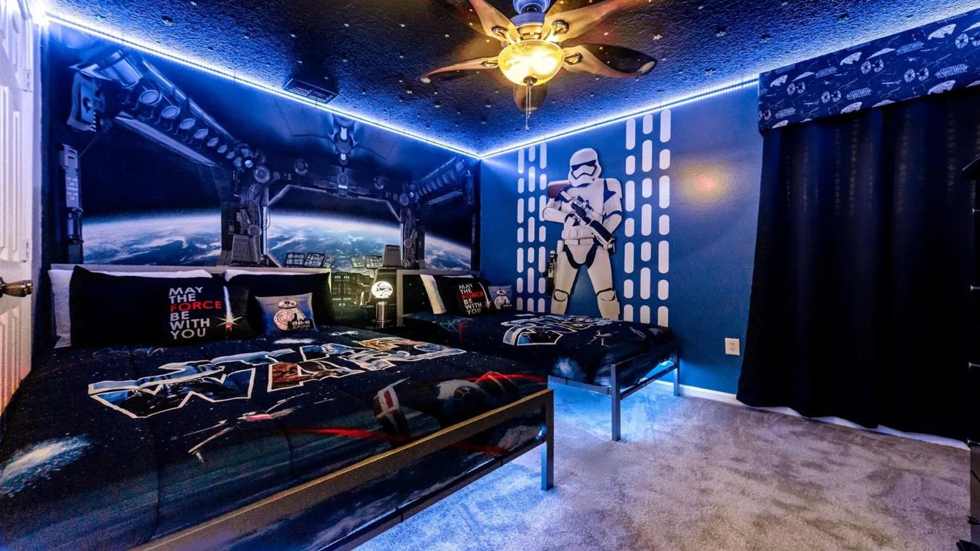 Bed in Disney Getaway: Pool, Spa, Games, Great Locale