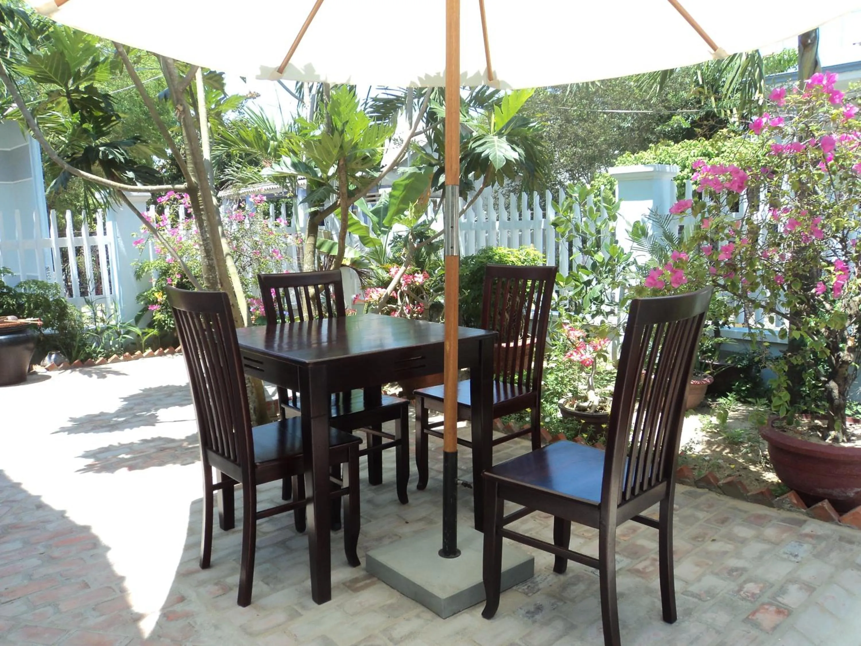 Garden in Tue Tam Garden Villa