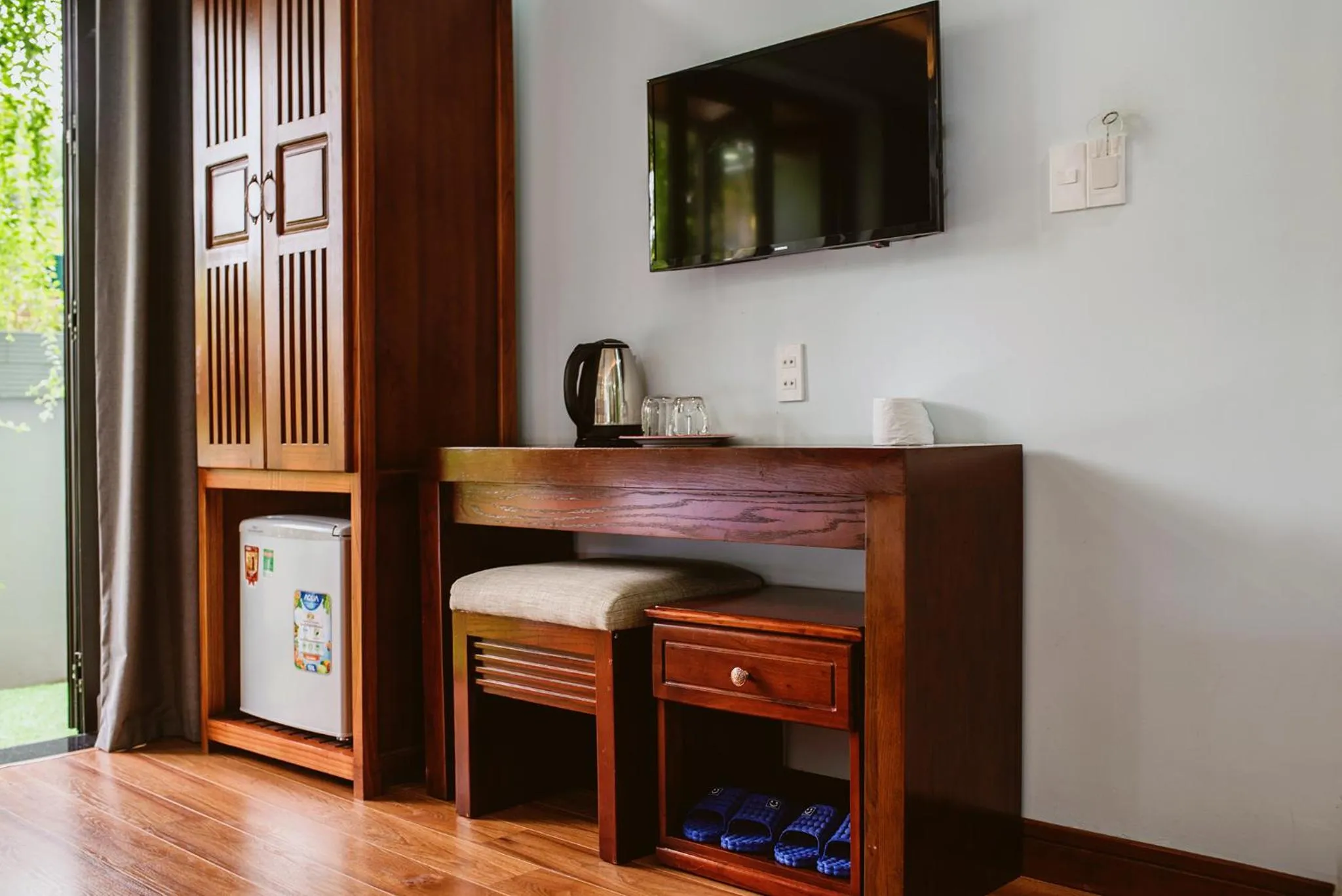 Communal lounge/ TV room in Tue Tam Garden Villa