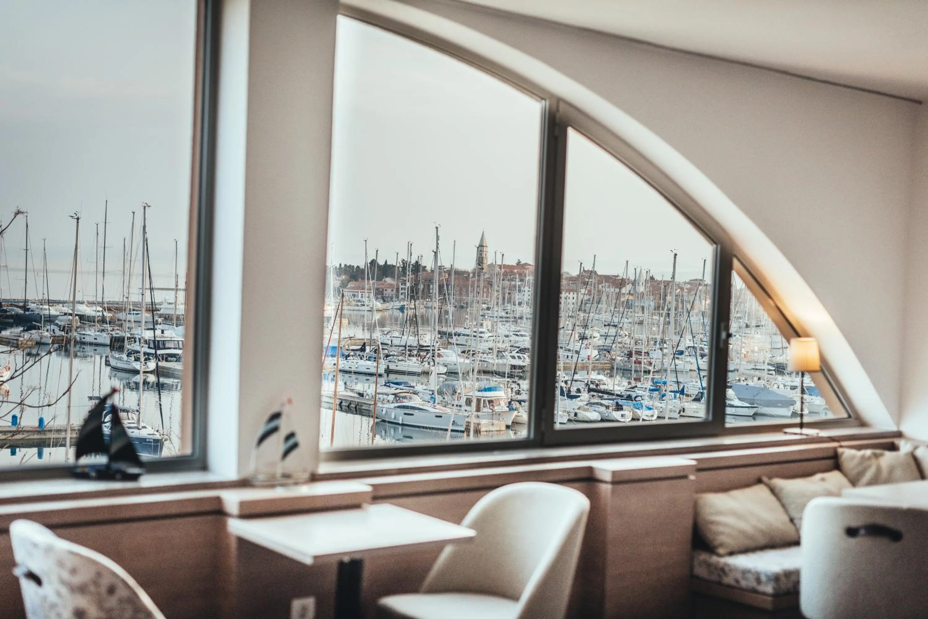 Library in Hotel Delfin