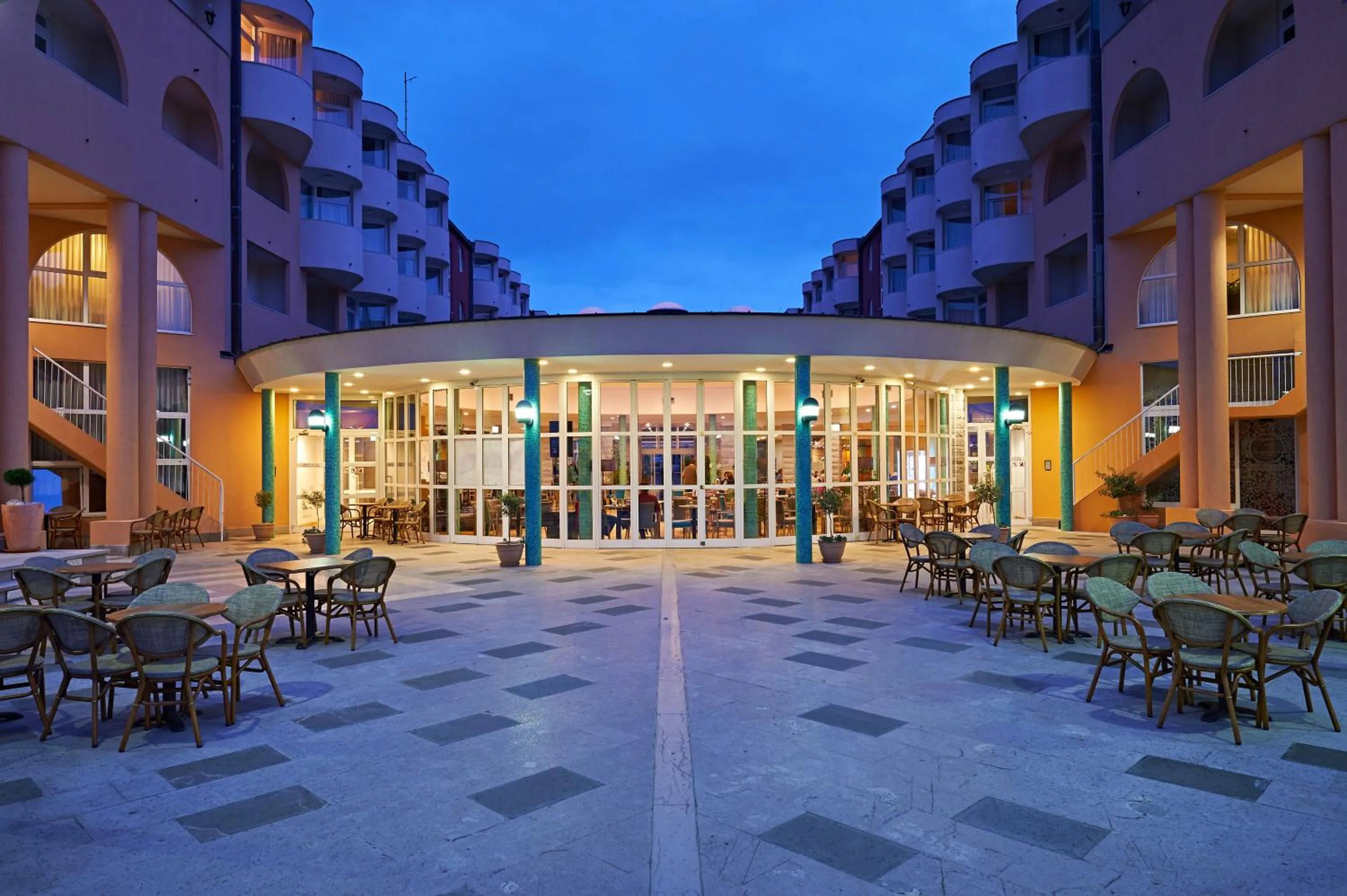 Patio in Hotel Delfin