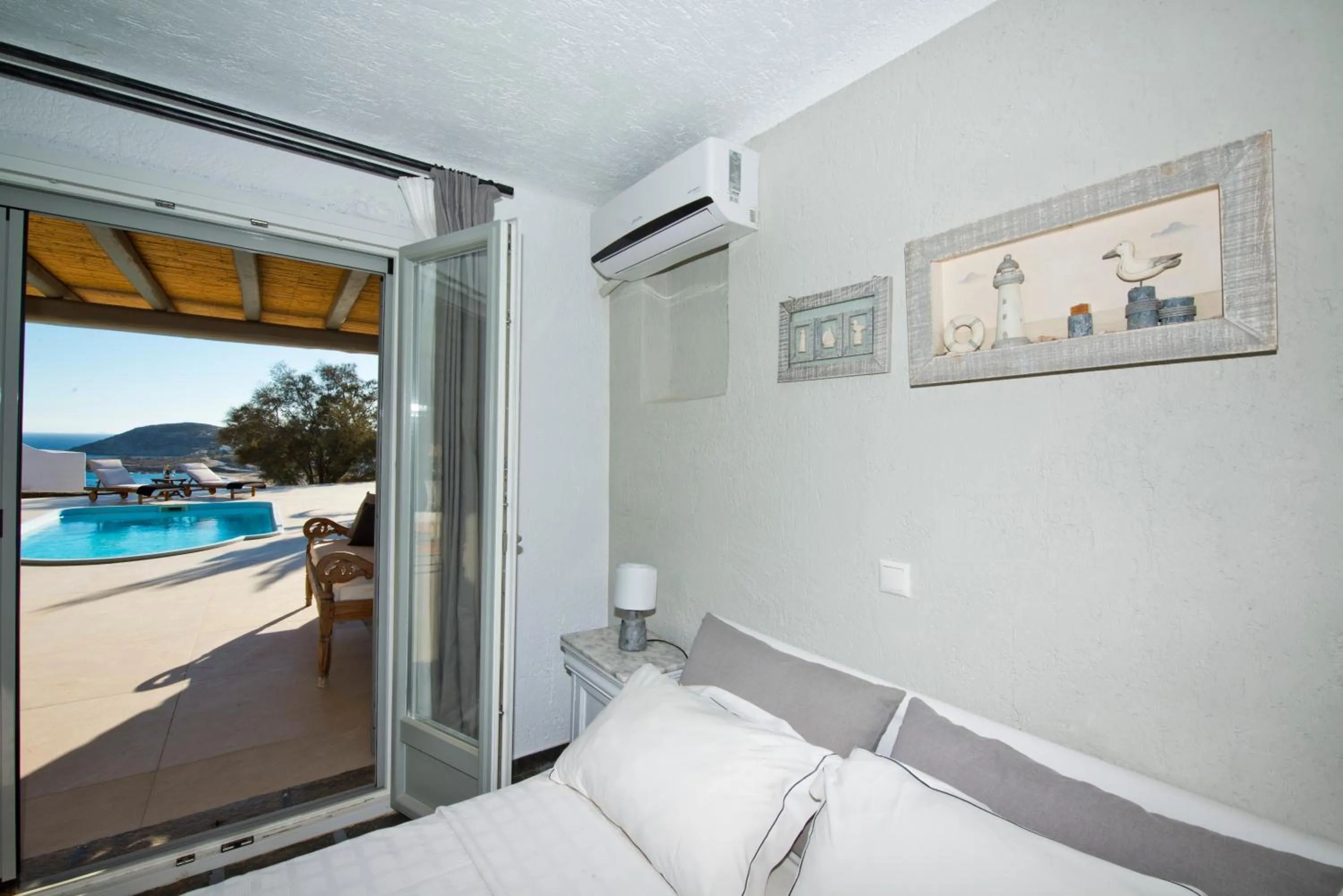 Bed in Thalasses Villas