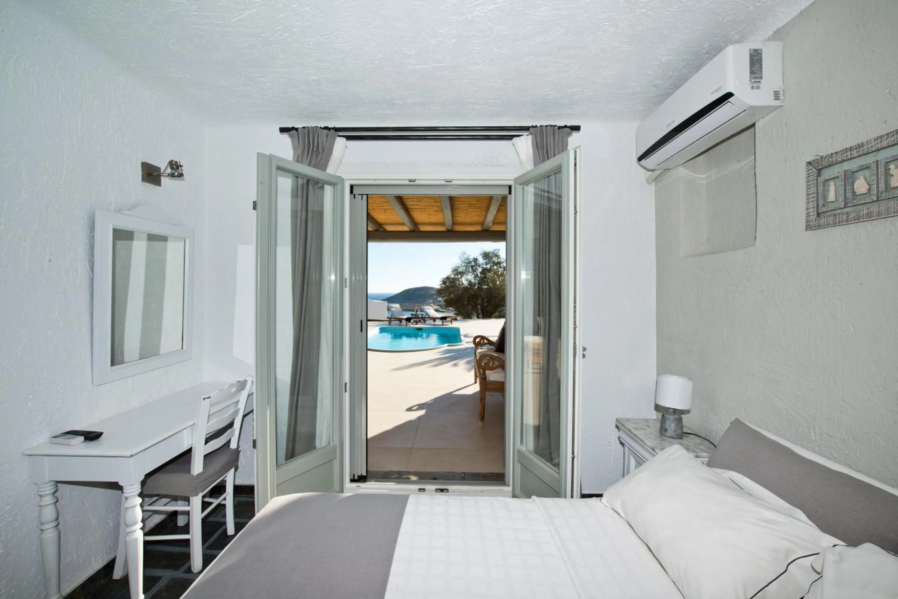 Bed in Thalasses Villas
