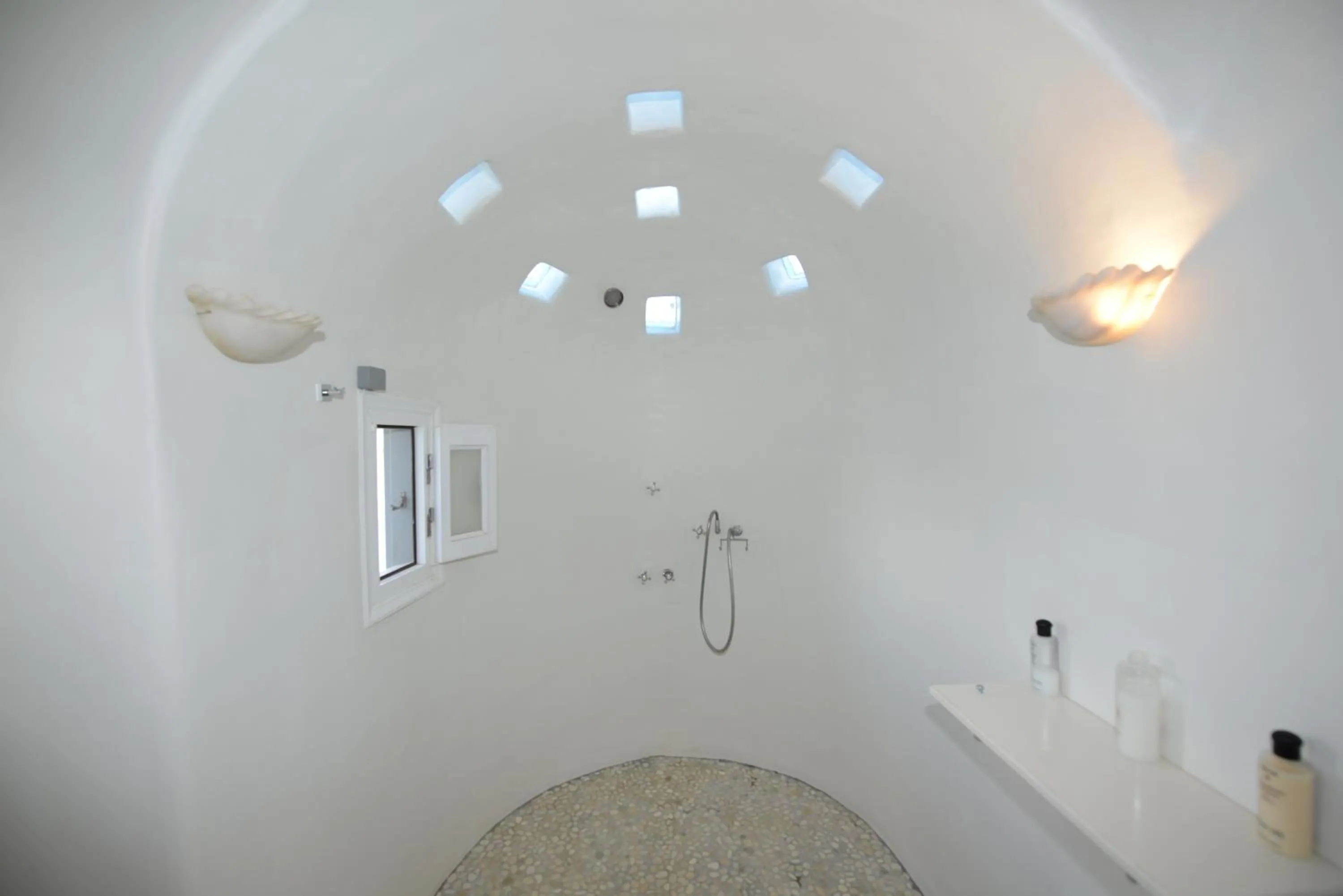 Shower in Thalasses Villas