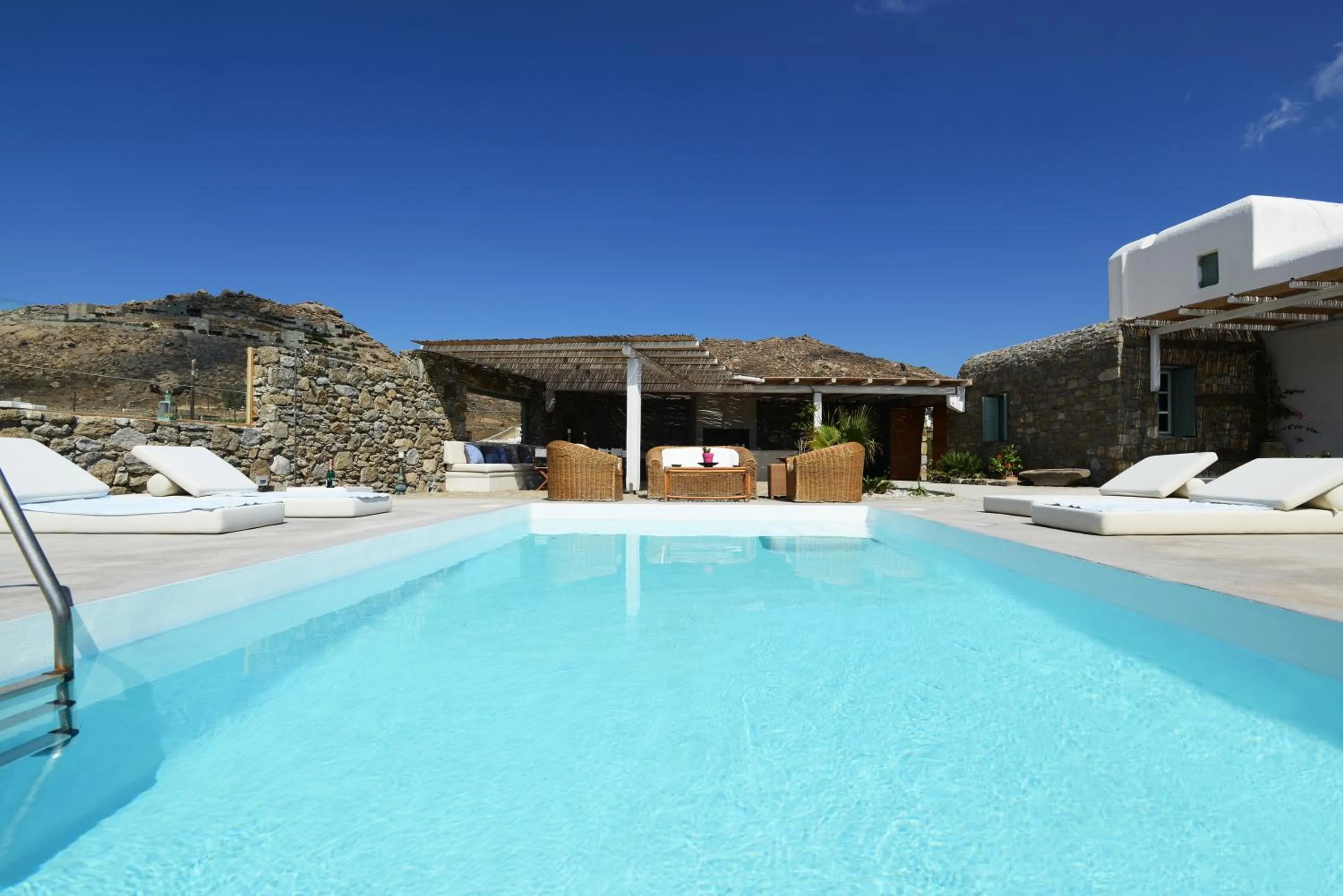 Swimming pool in Thalasses Villas