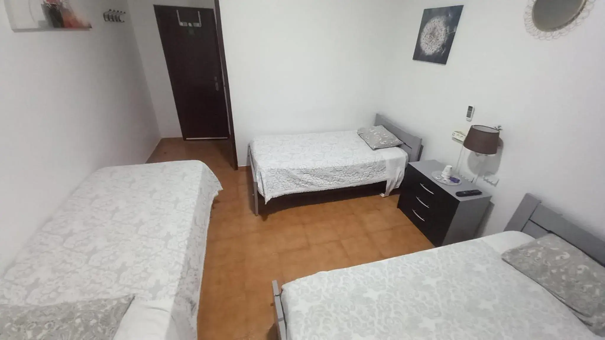 Twin Room with Extra Bed in Alojamento Elvas Luso Espanhola Twin Room with Extra Bed in Alojamento Elvas Luso Espanhola