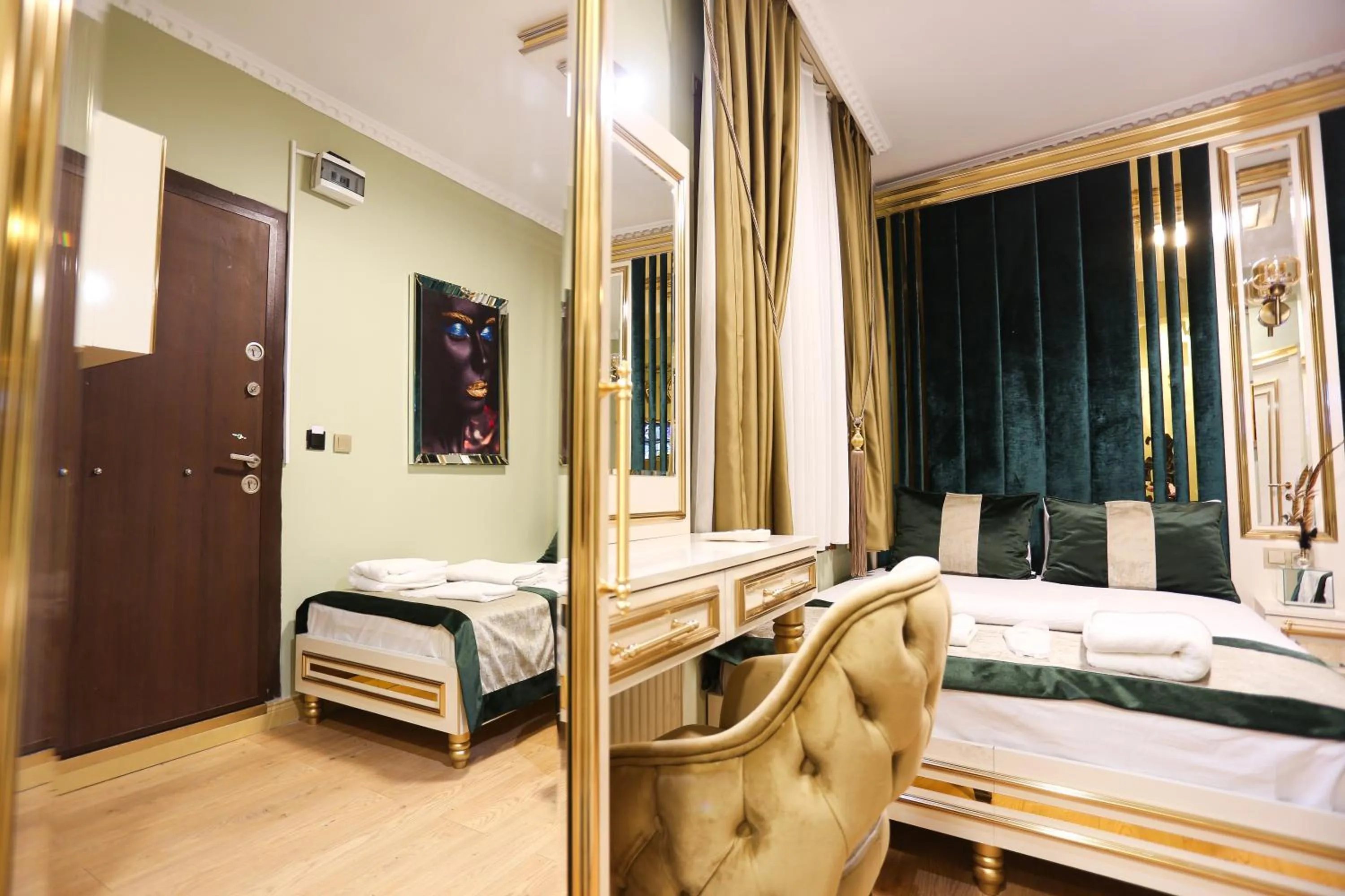 Living room, Bed in Whıte Moon Hotel Suites
