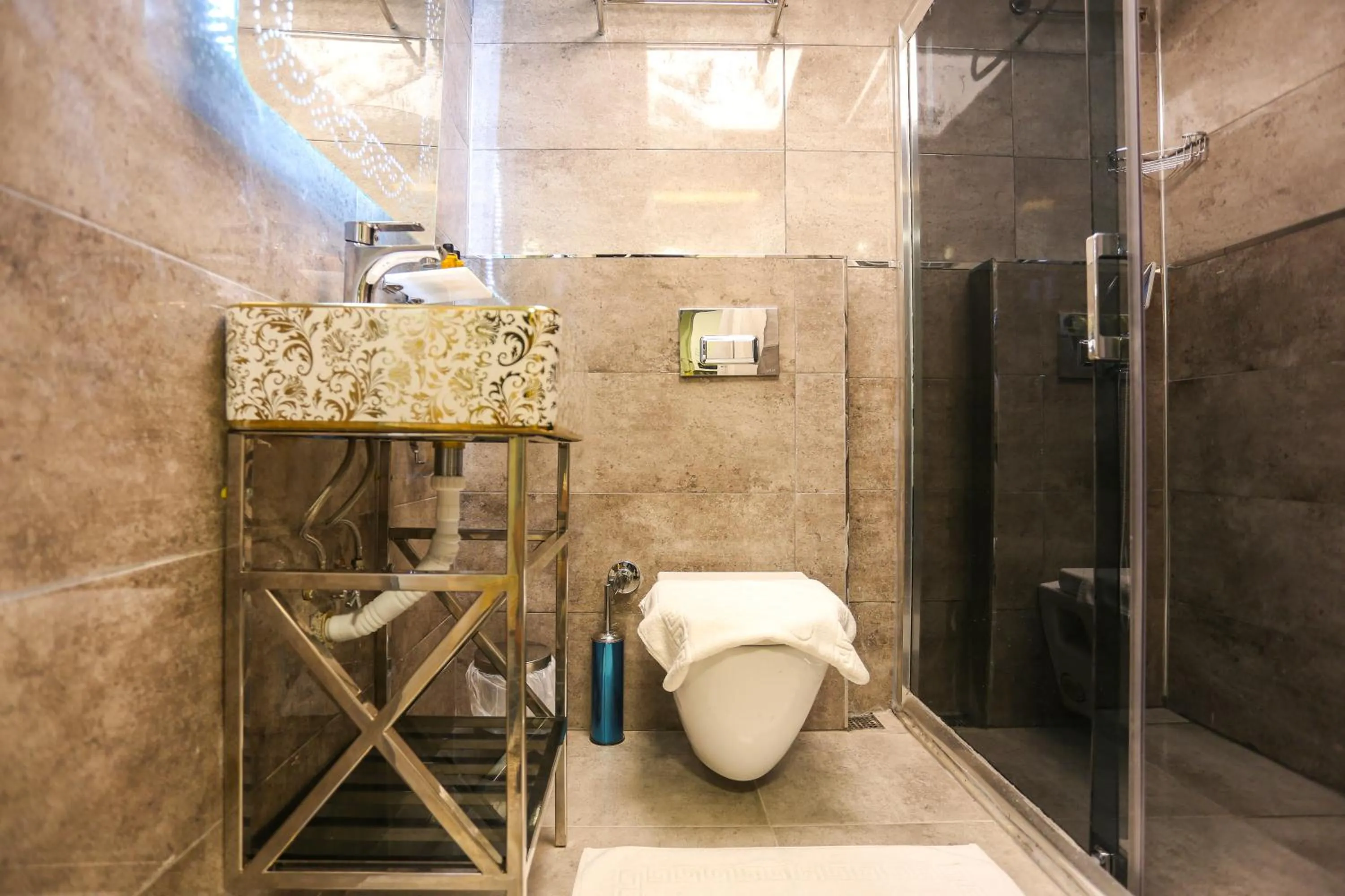 Shower in Whıte Moon Hotel Suites