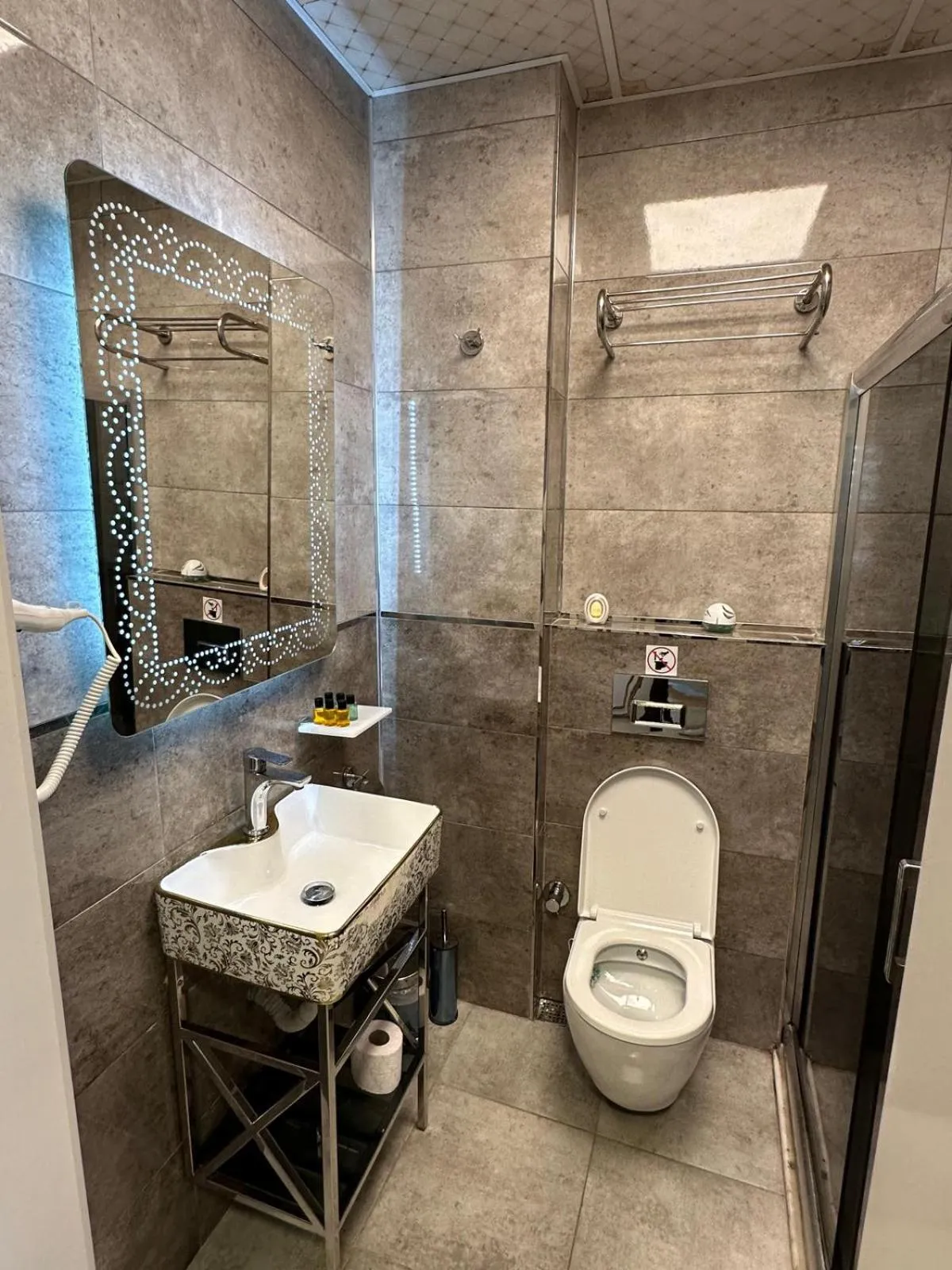 Bathroom in Whıte Moon Hotel Suites