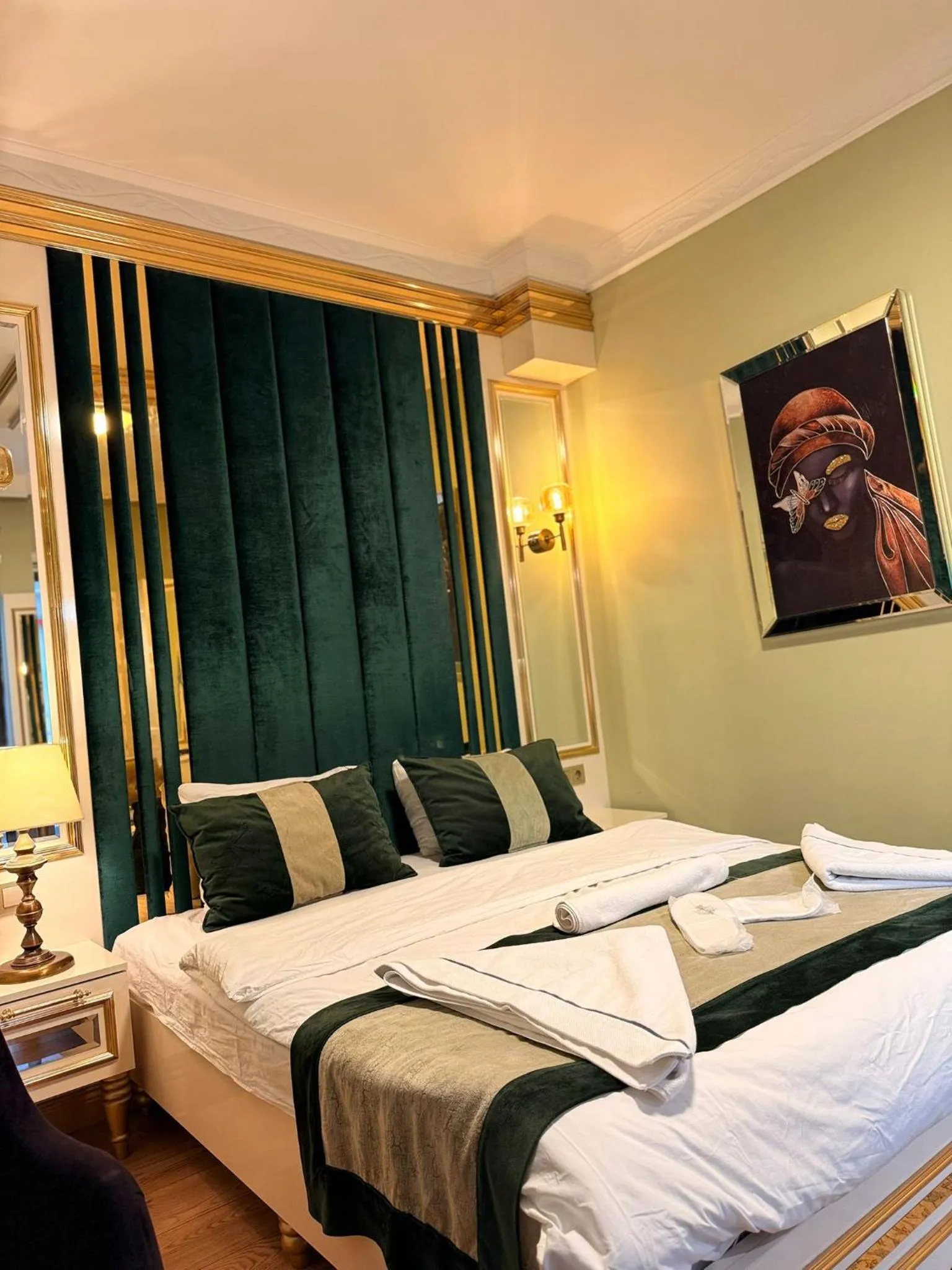 Bed in Whıte Moon Hotel Suites