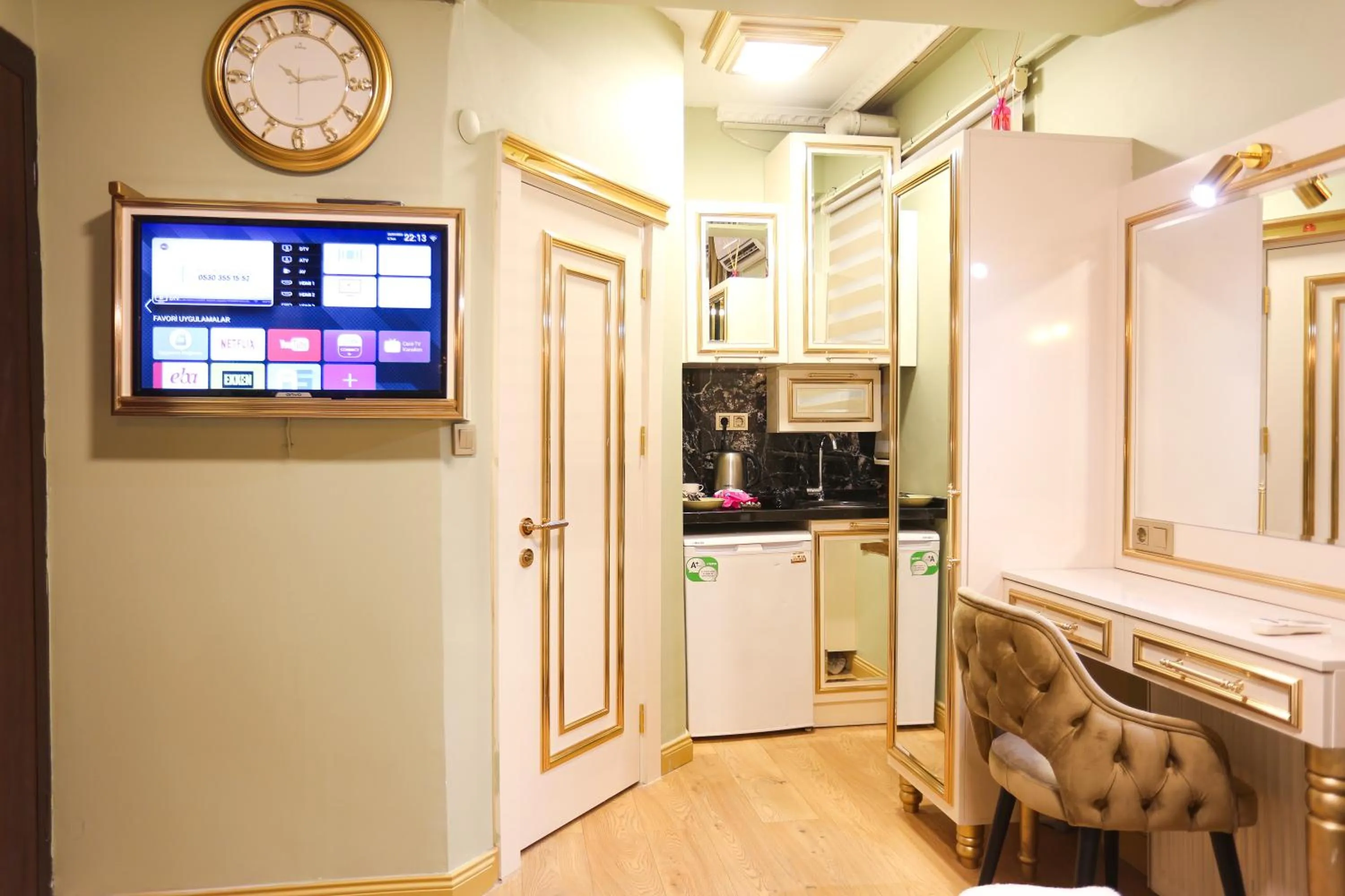 TV and multimedia in Whıte Moon Hotel Suites