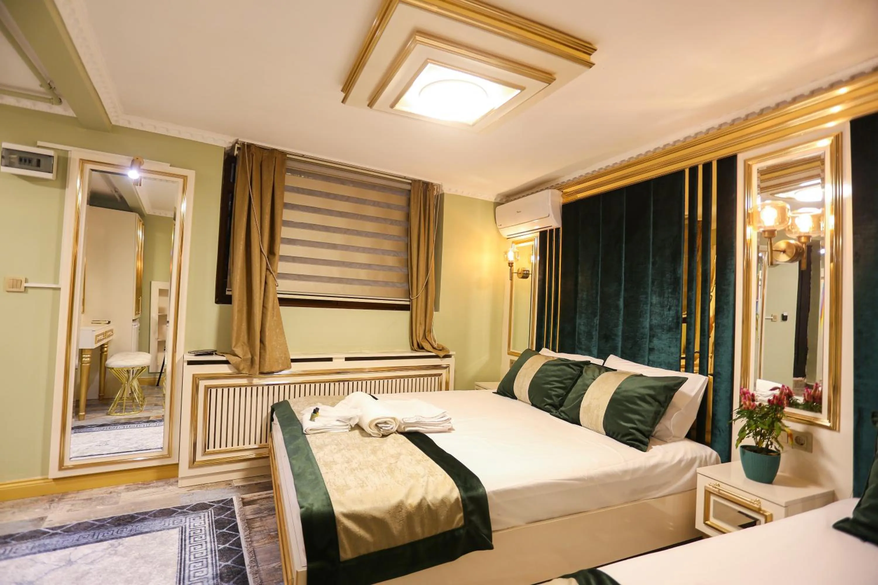 Bed in Whıte Moon Hotel Suites