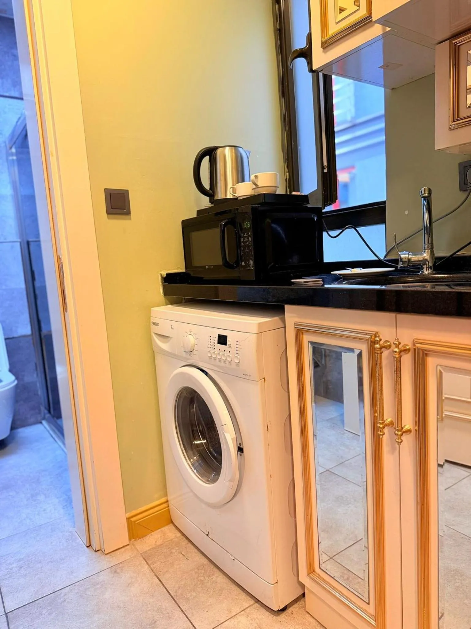 Coffee/tea facilities in Whıte Moon Hotel Suites