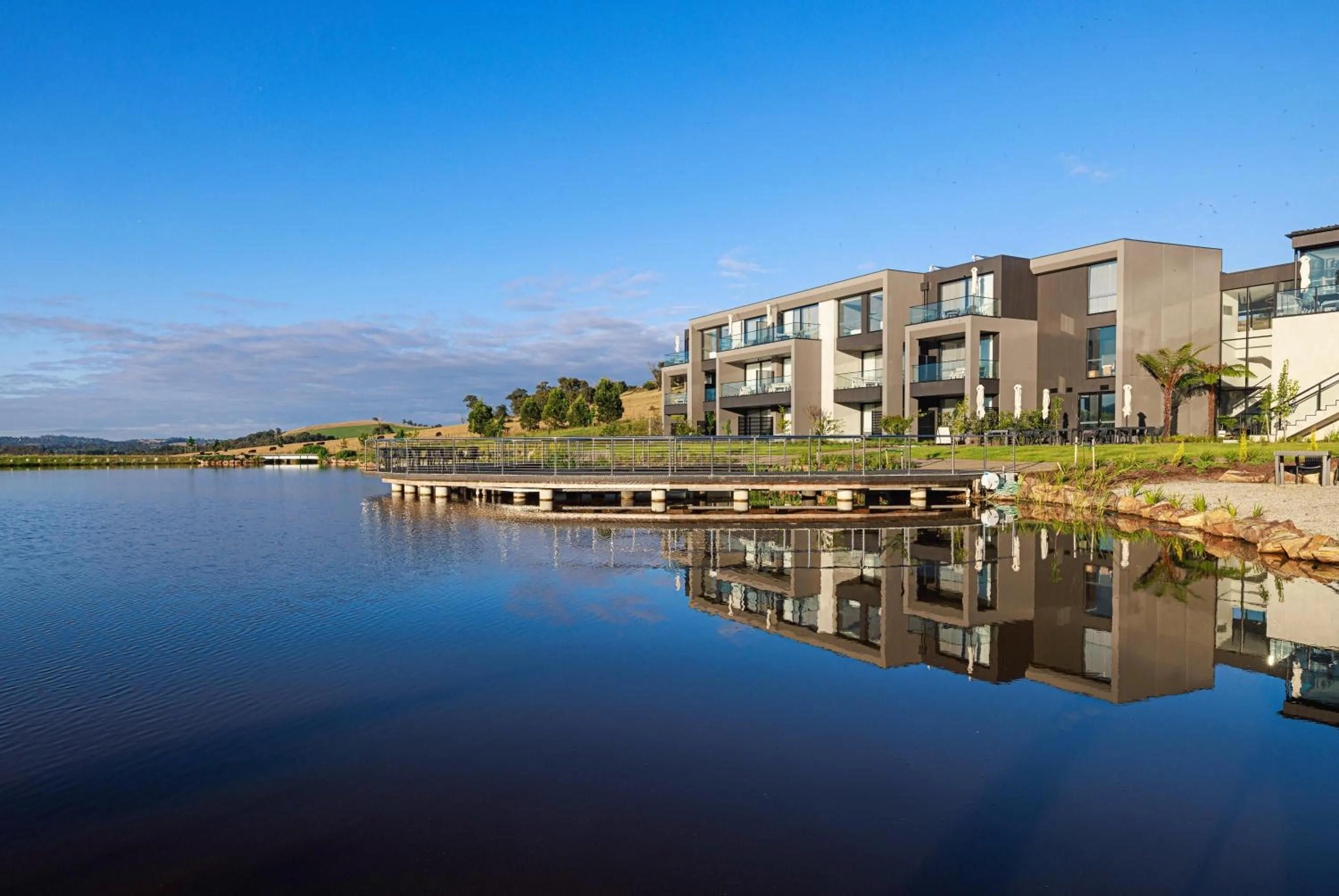 Property building in Re’em Yarra Valley