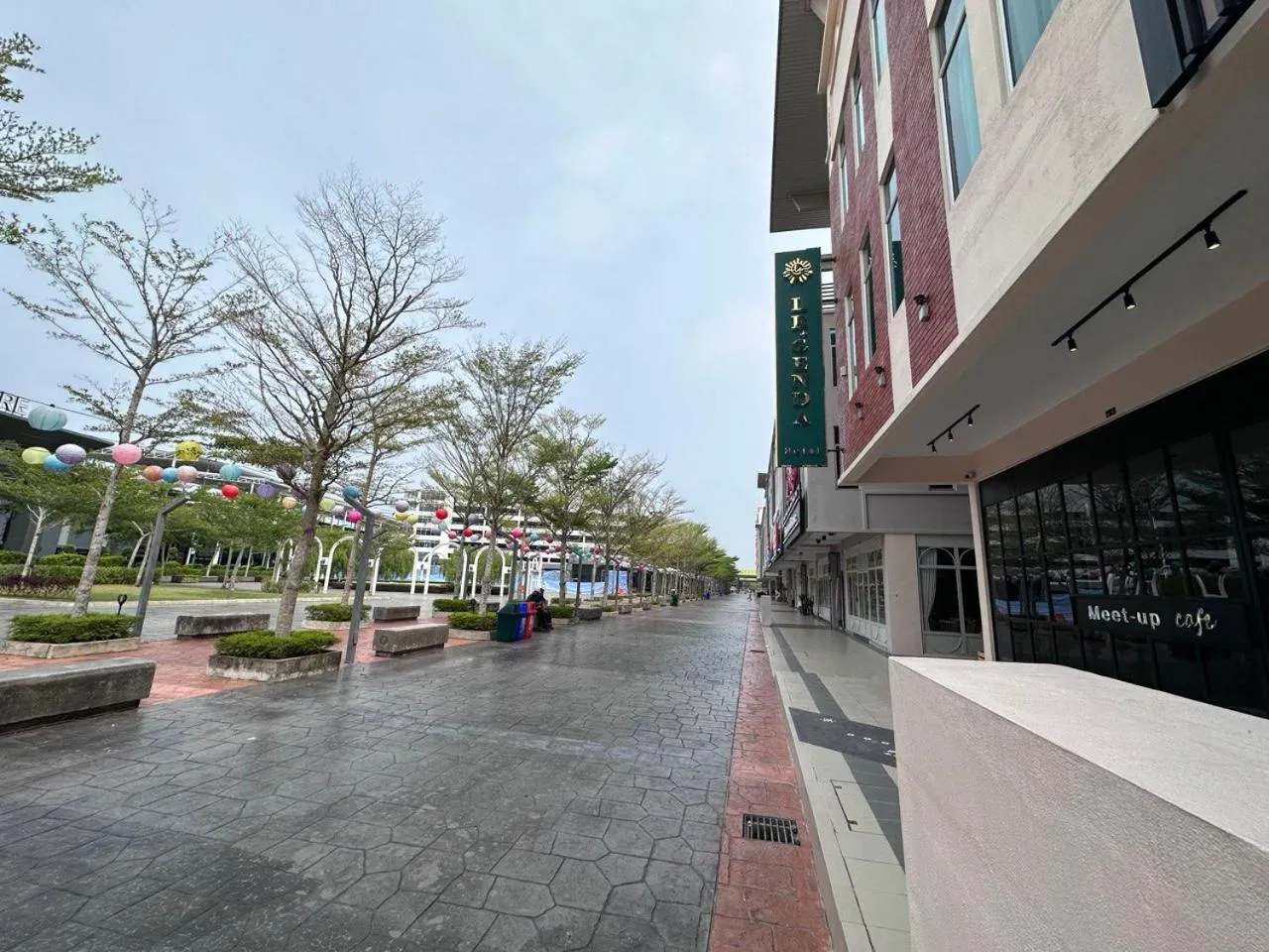 Facade/entrance in Le'genda Hotel