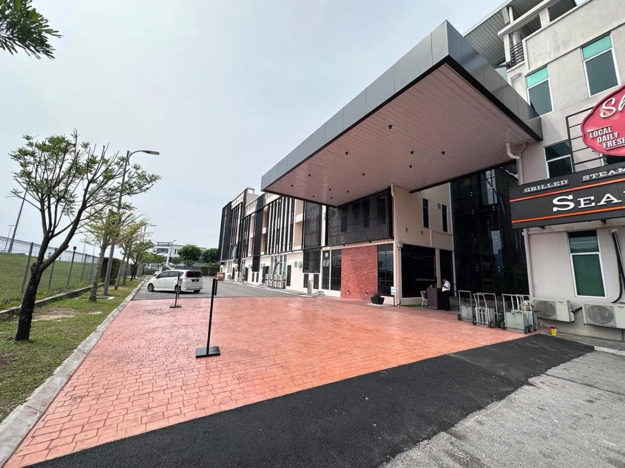 Facade/entrance in Le'genda Hotel