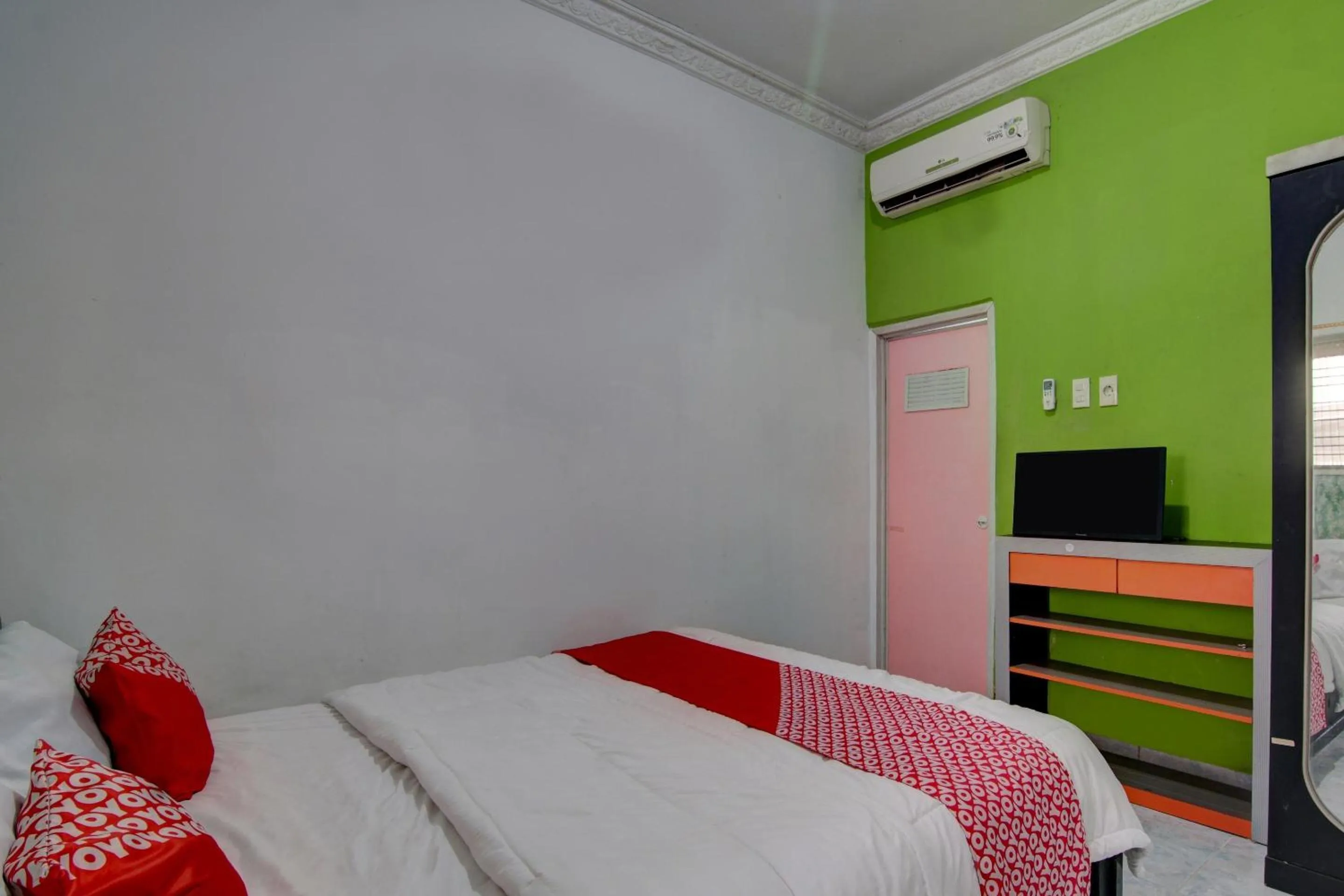 Bedroom, Bed in OYO 92833 Penginapan Syariah