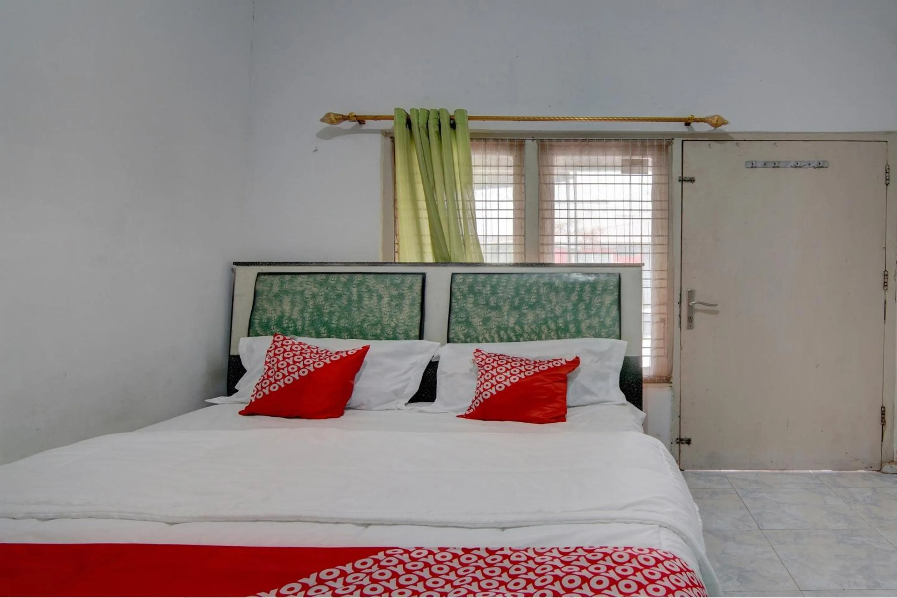 Bedroom, Bed in OYO 92833 Penginapan Syariah