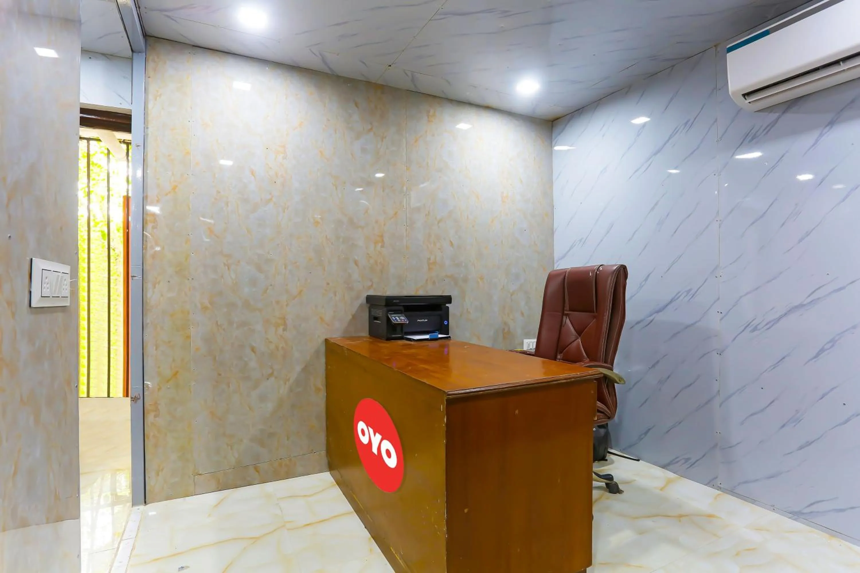 Lobby or reception in Hotel O Happy Hours