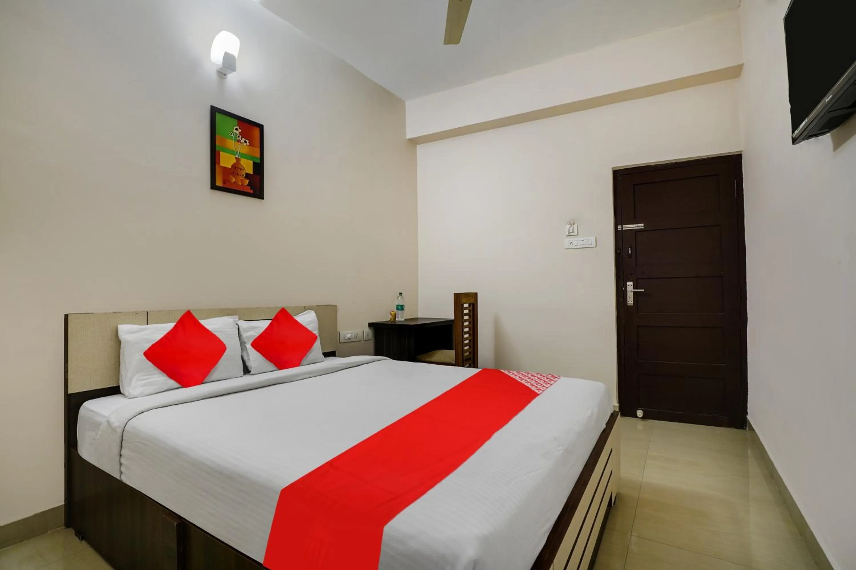 Bedroom in OYO Flagship Arrows Tourist Home