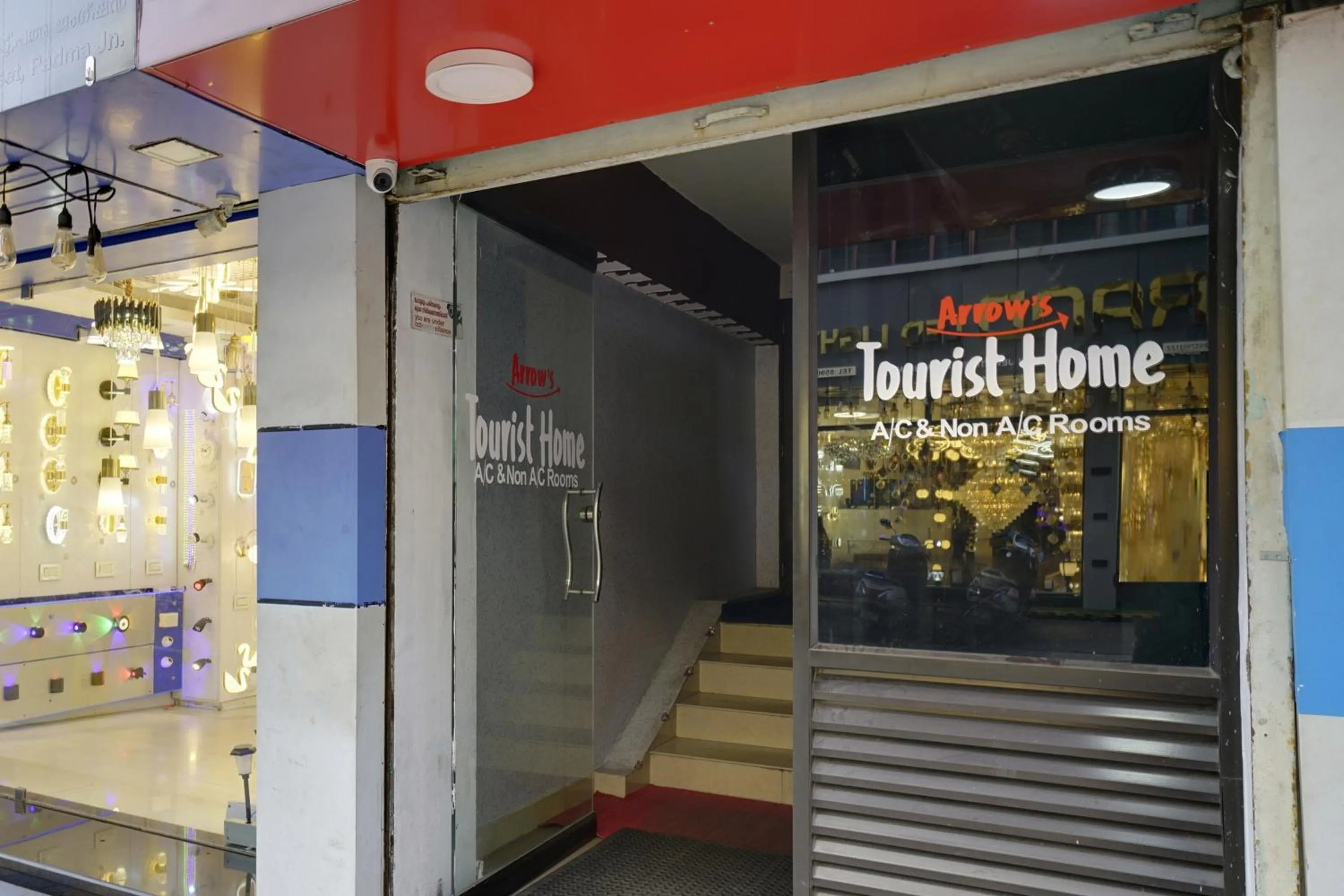 Facade/entrance in OYO Flagship Arrows Tourist Home