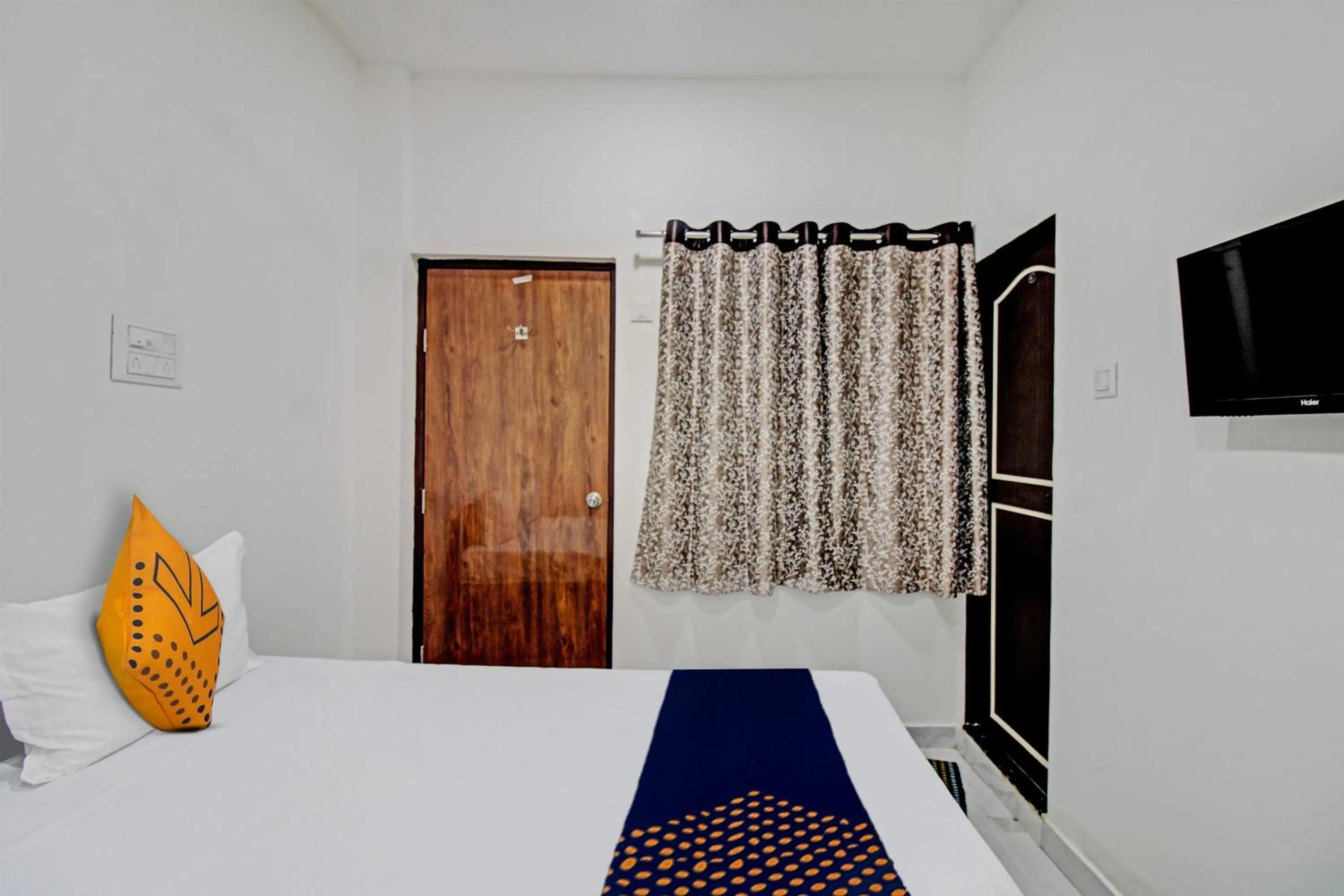 Bedroom in Spot On Tulsi Stay Inn