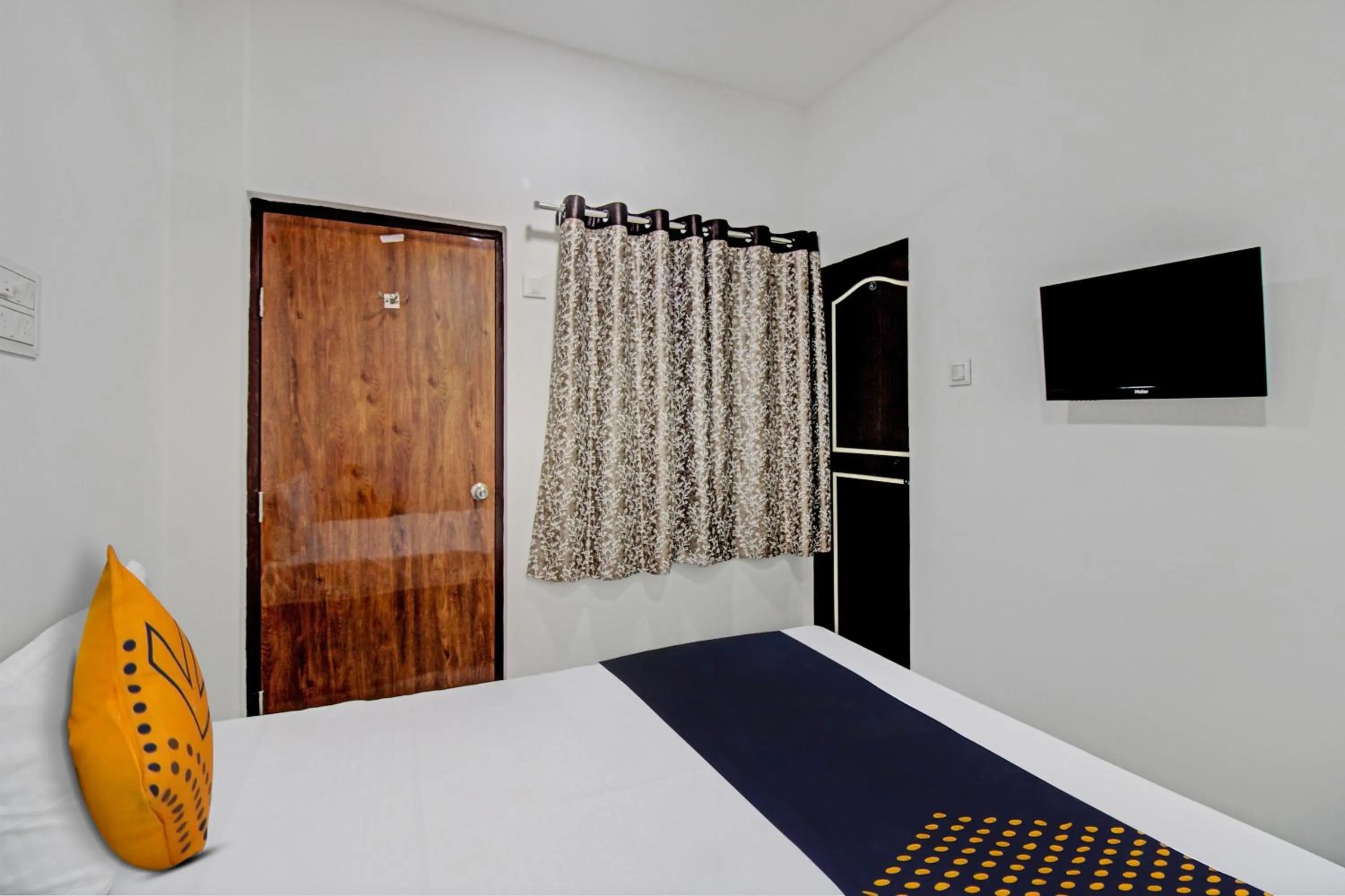 Bedroom in Spot On Tulsi Stay Inn