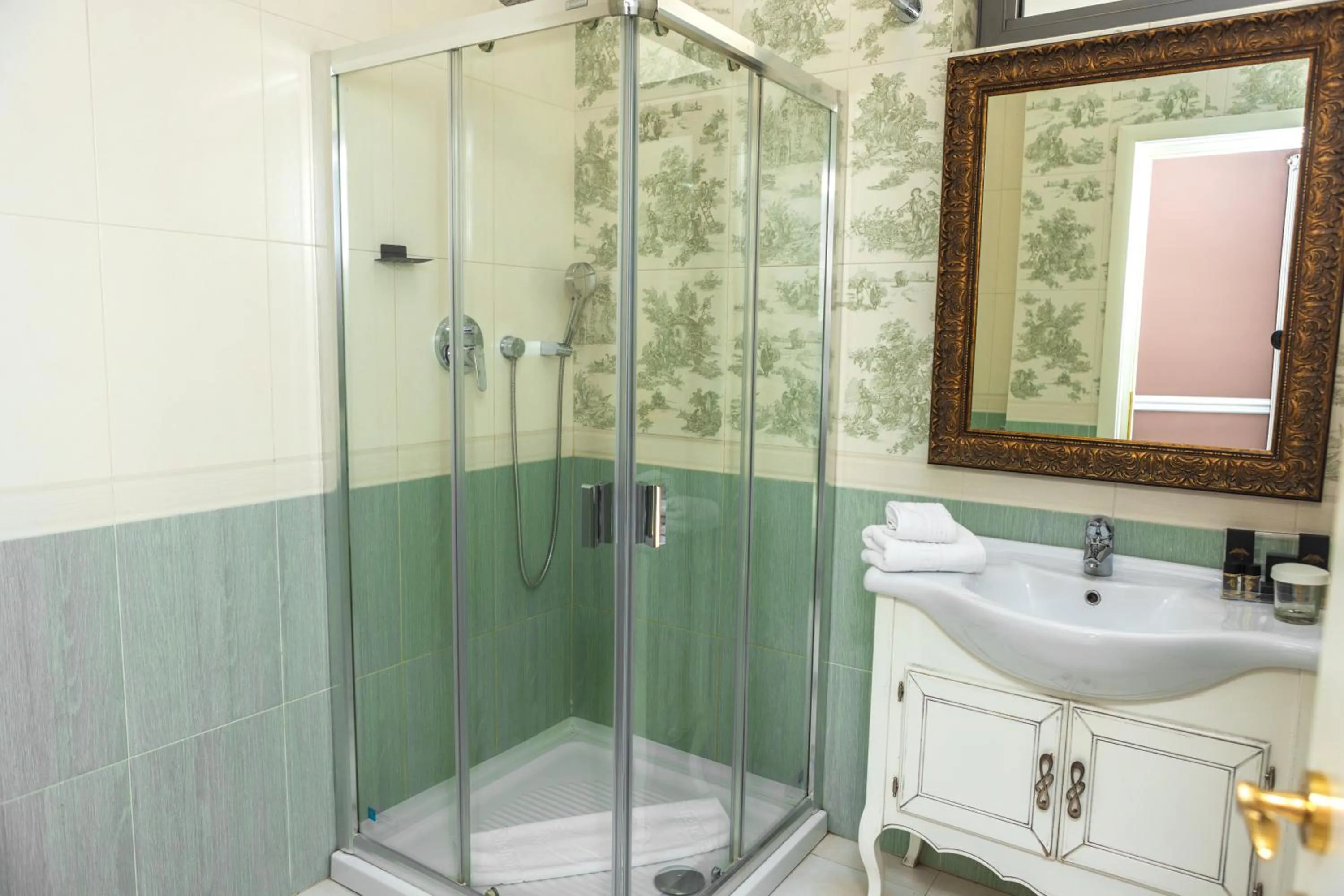 Shower in Villa Boutique Lafayette