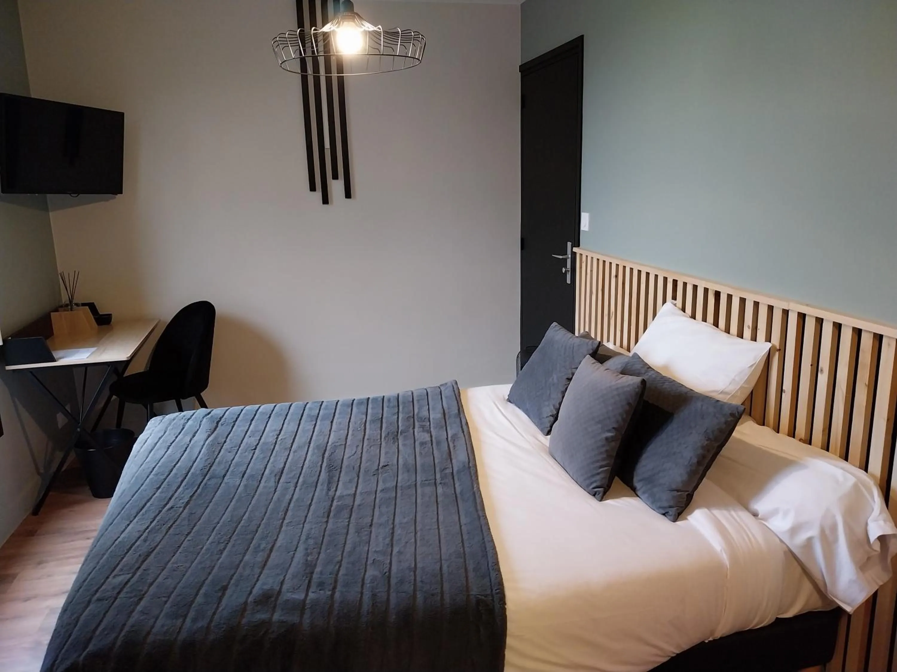 Photo of the whole room, Bed in le Ricordeau