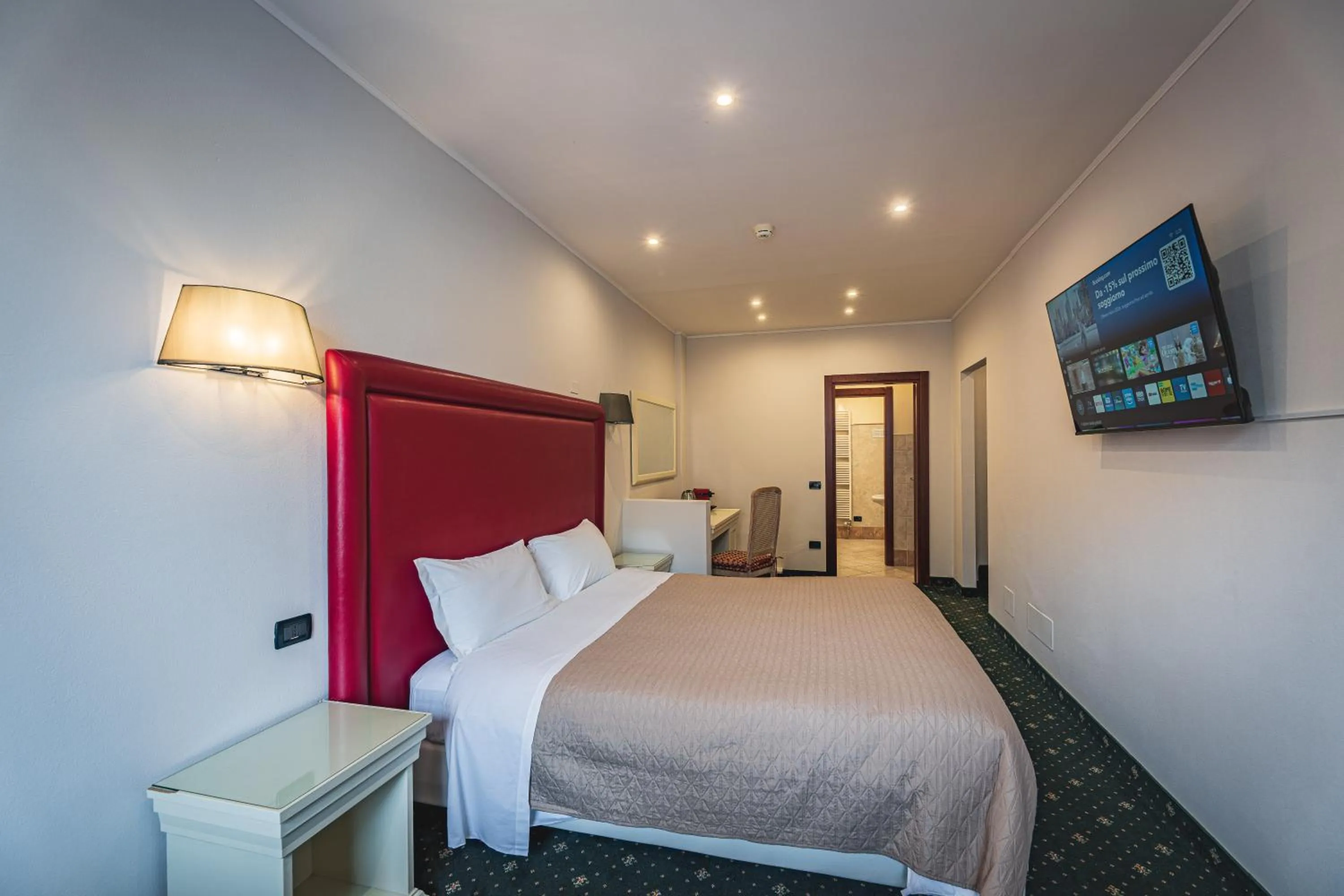 Photo of the whole room, Bed in THE DOME - Panoramic Rooms