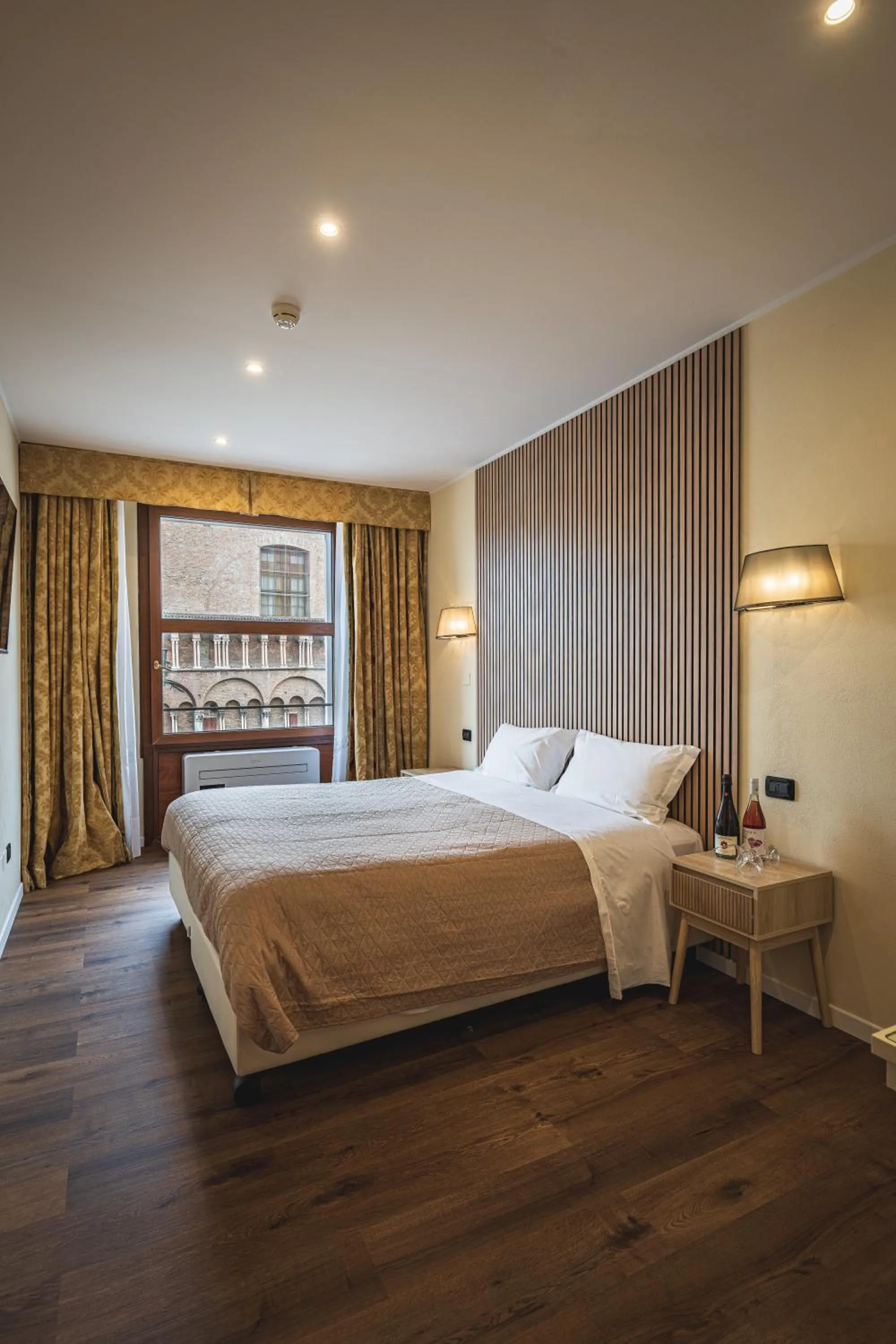 Photo of the whole room, Bed in THE DOME - Panoramic Rooms