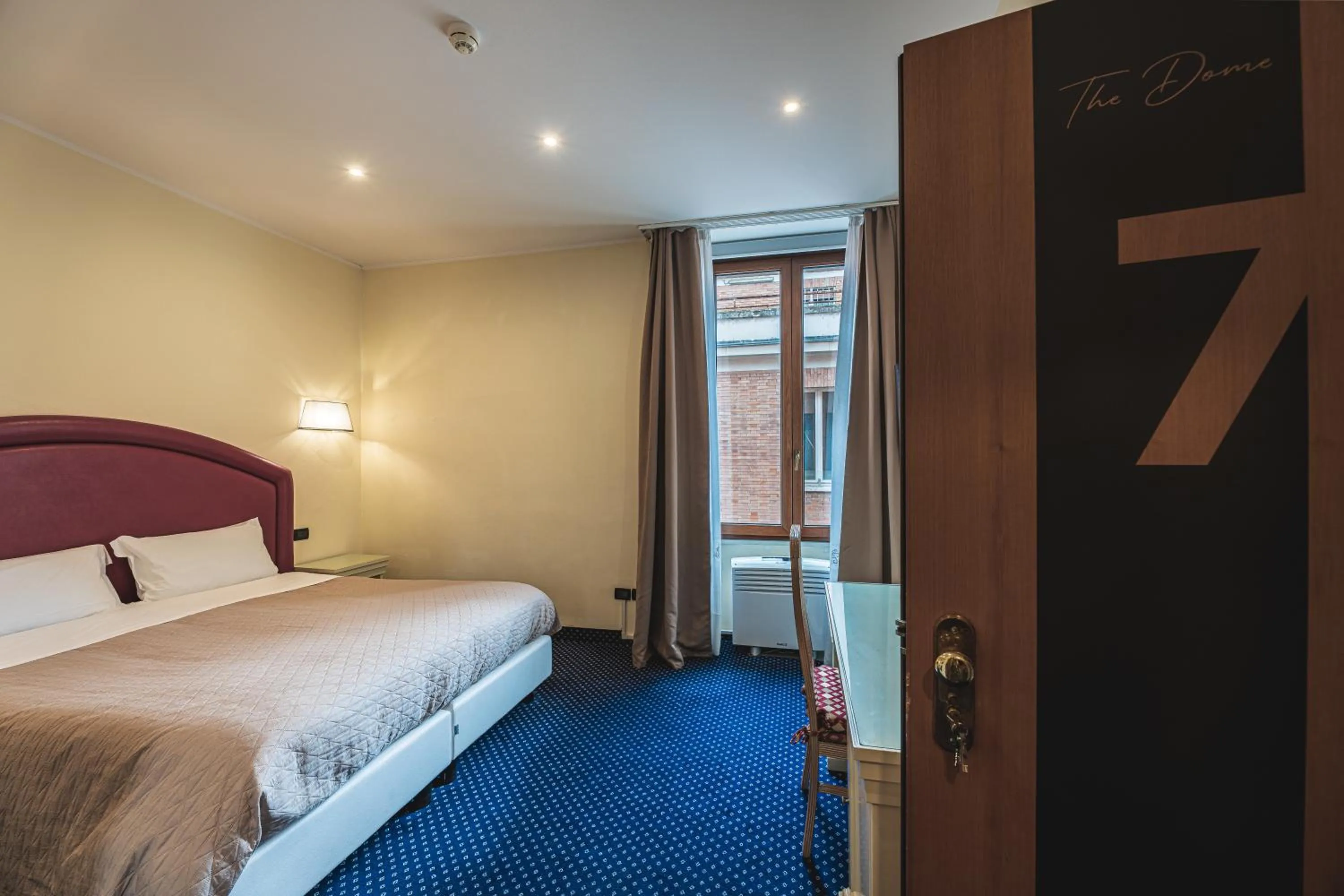 Photo of the whole room, Bed in THE DOME - Panoramic Rooms