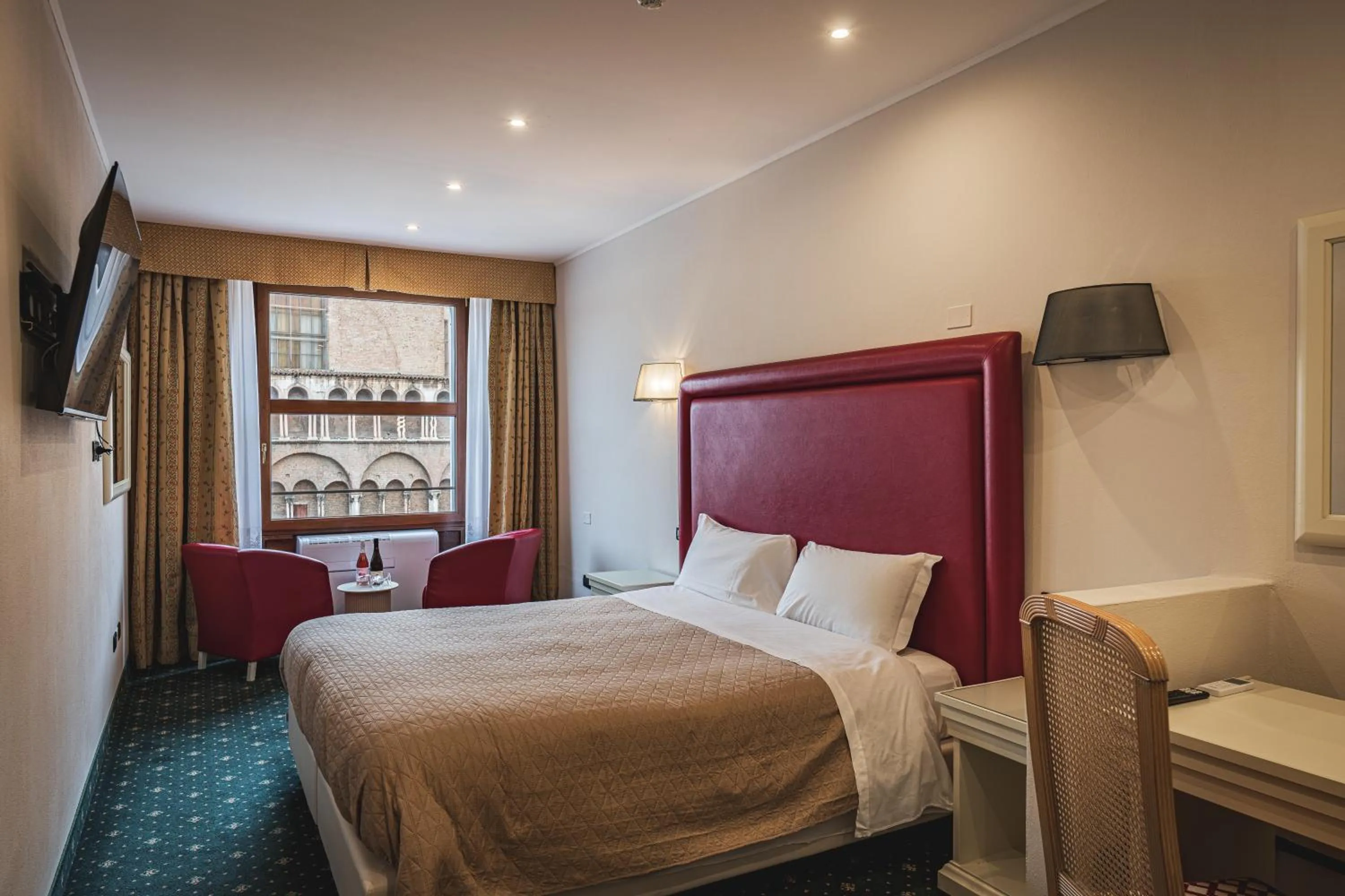 Photo of the whole room, Bed in THE DOME - Panoramic Rooms