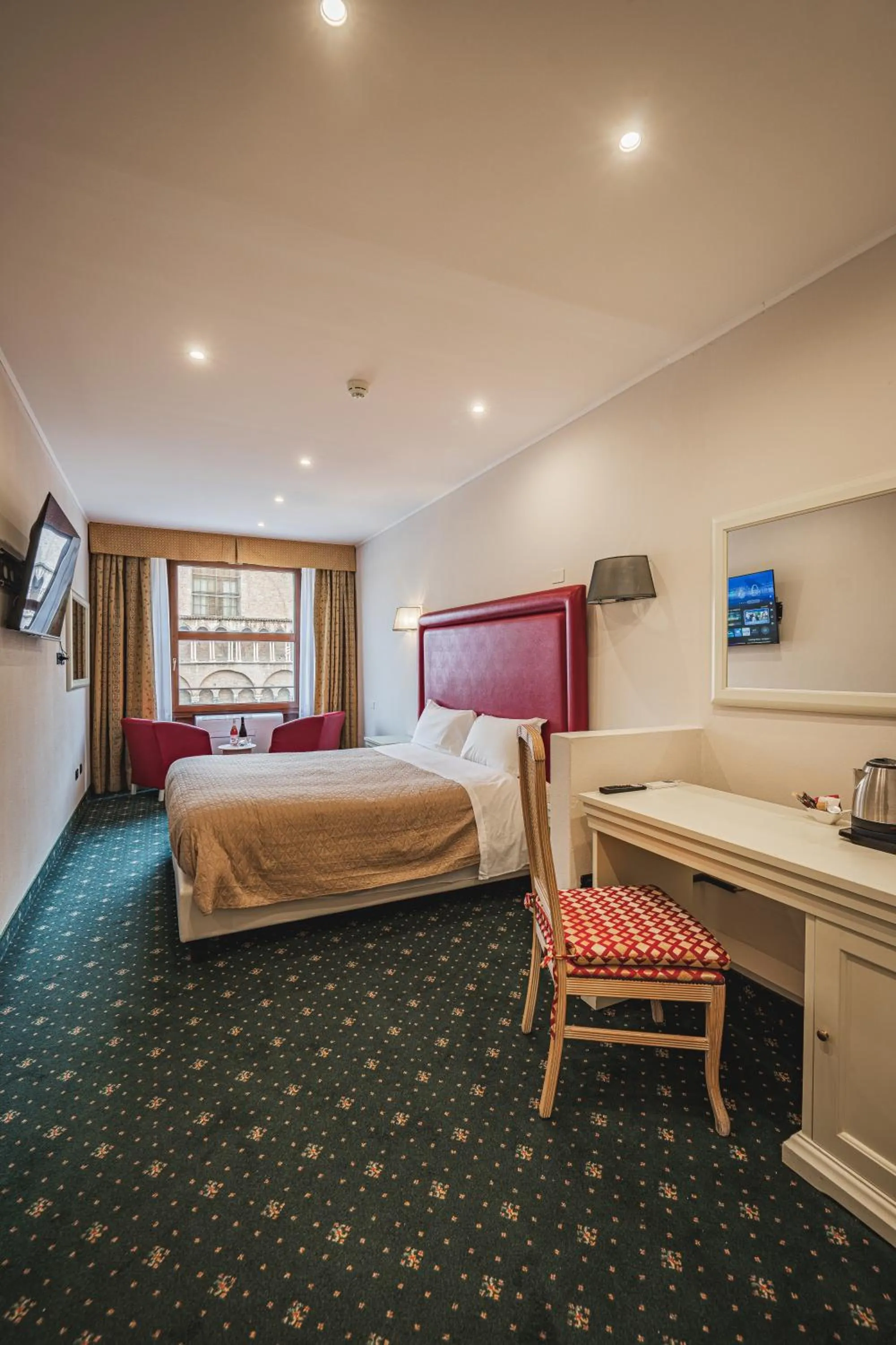 Photo of the whole room, Bed in THE DOME - Panoramic Rooms