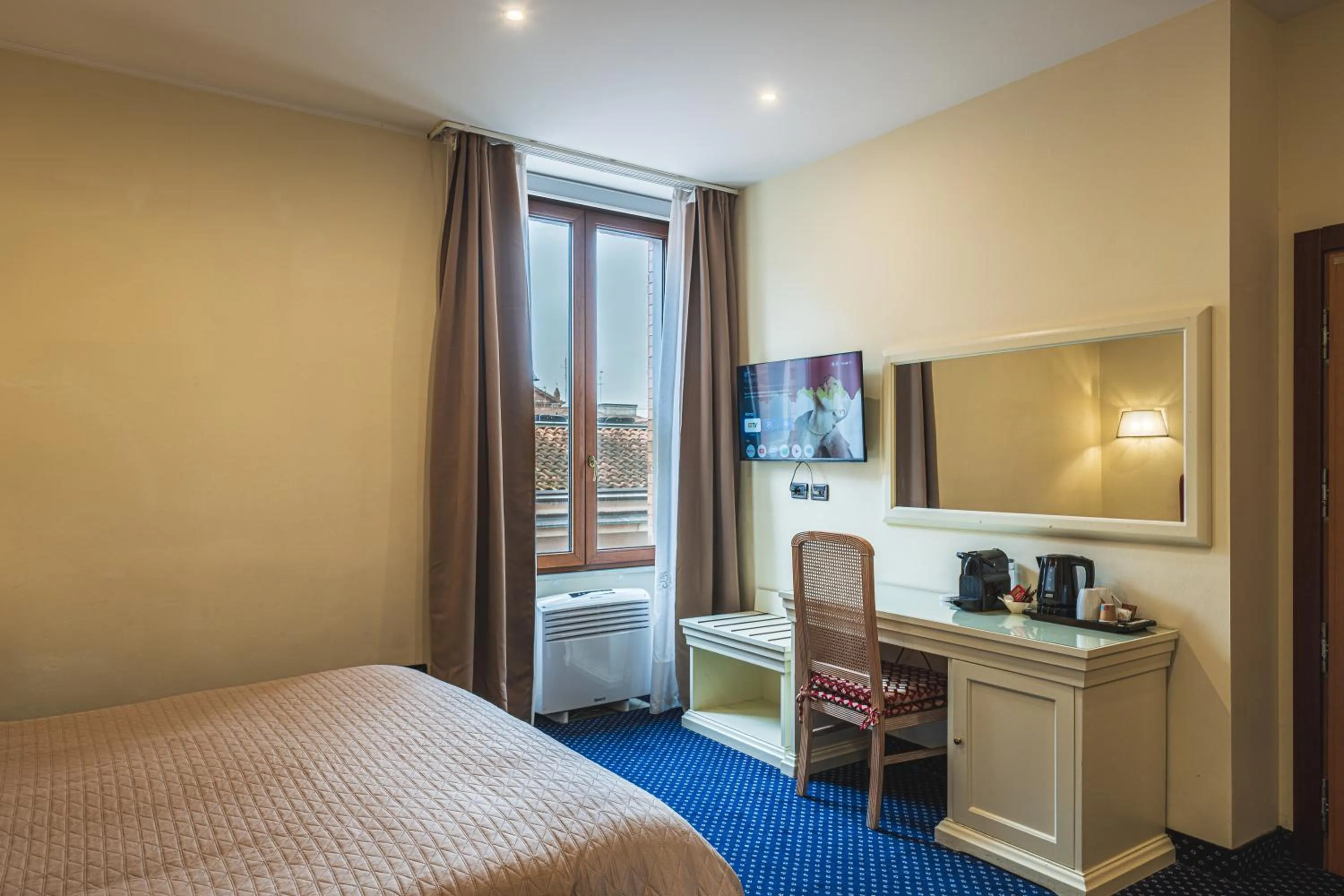 Photo of the whole room, Bed in THE DOME - Panoramic Rooms