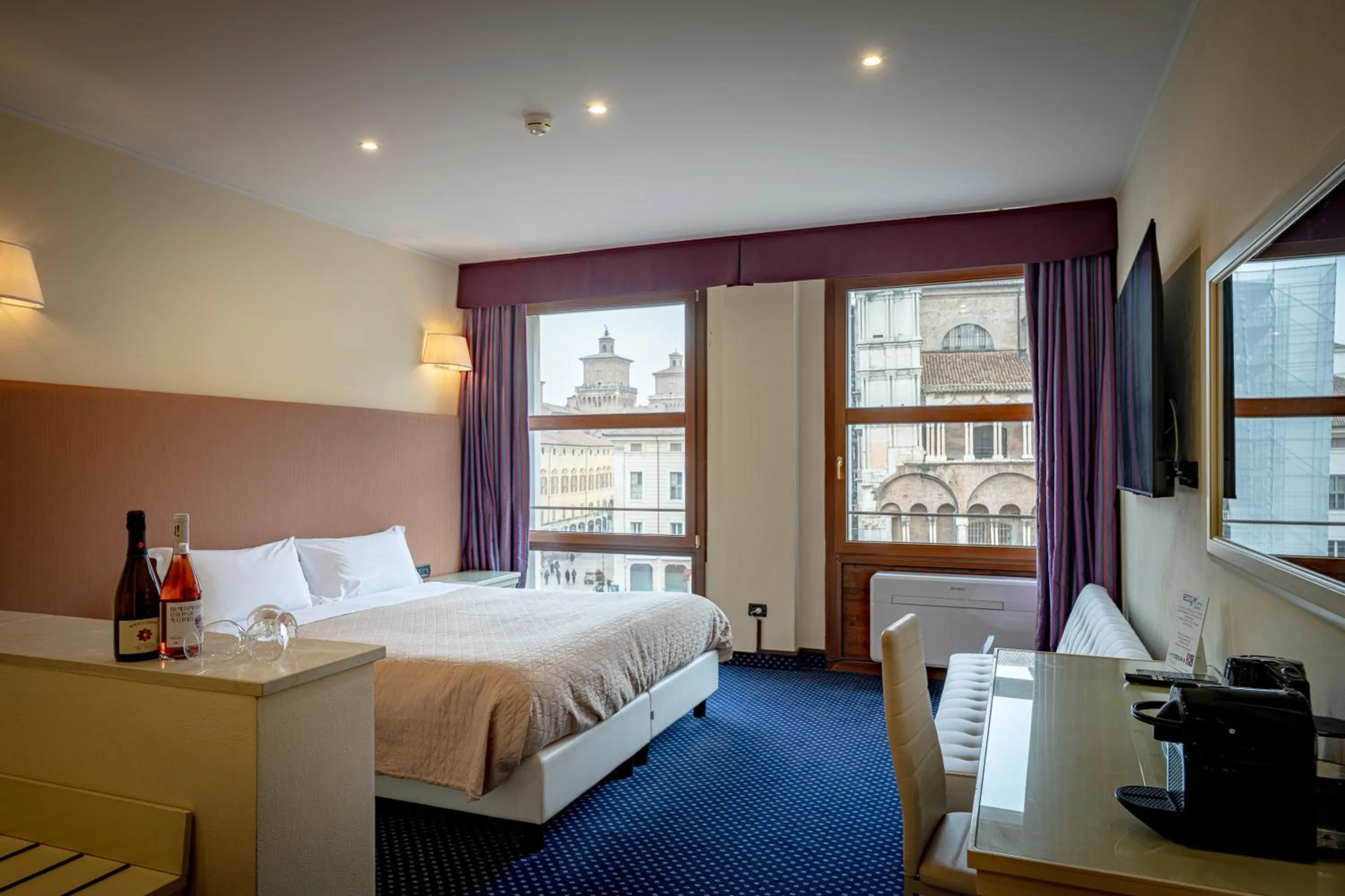 Photo of the whole room, Bed in THE DOME - Panoramic Rooms