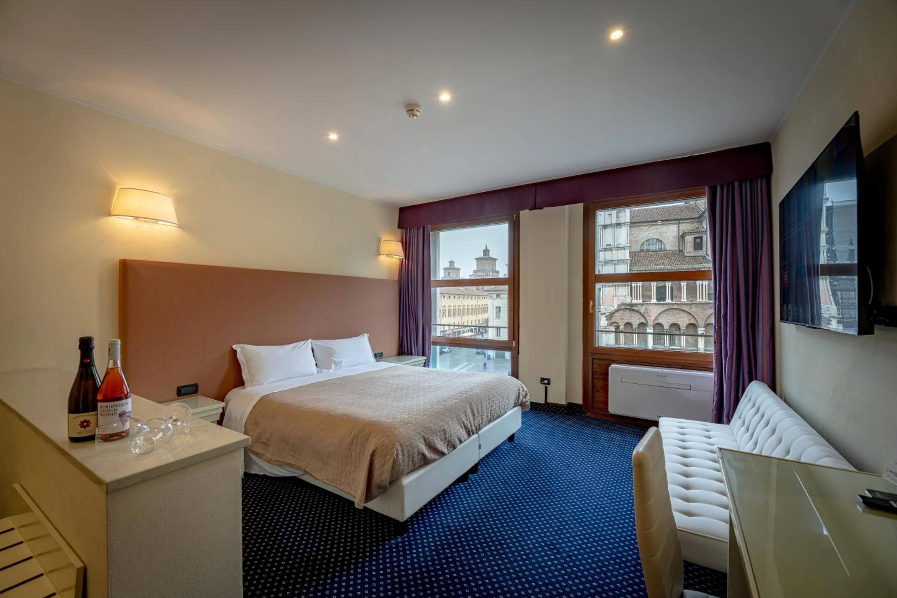 Photo of the whole room, Bed in THE DOME - Panoramic Rooms