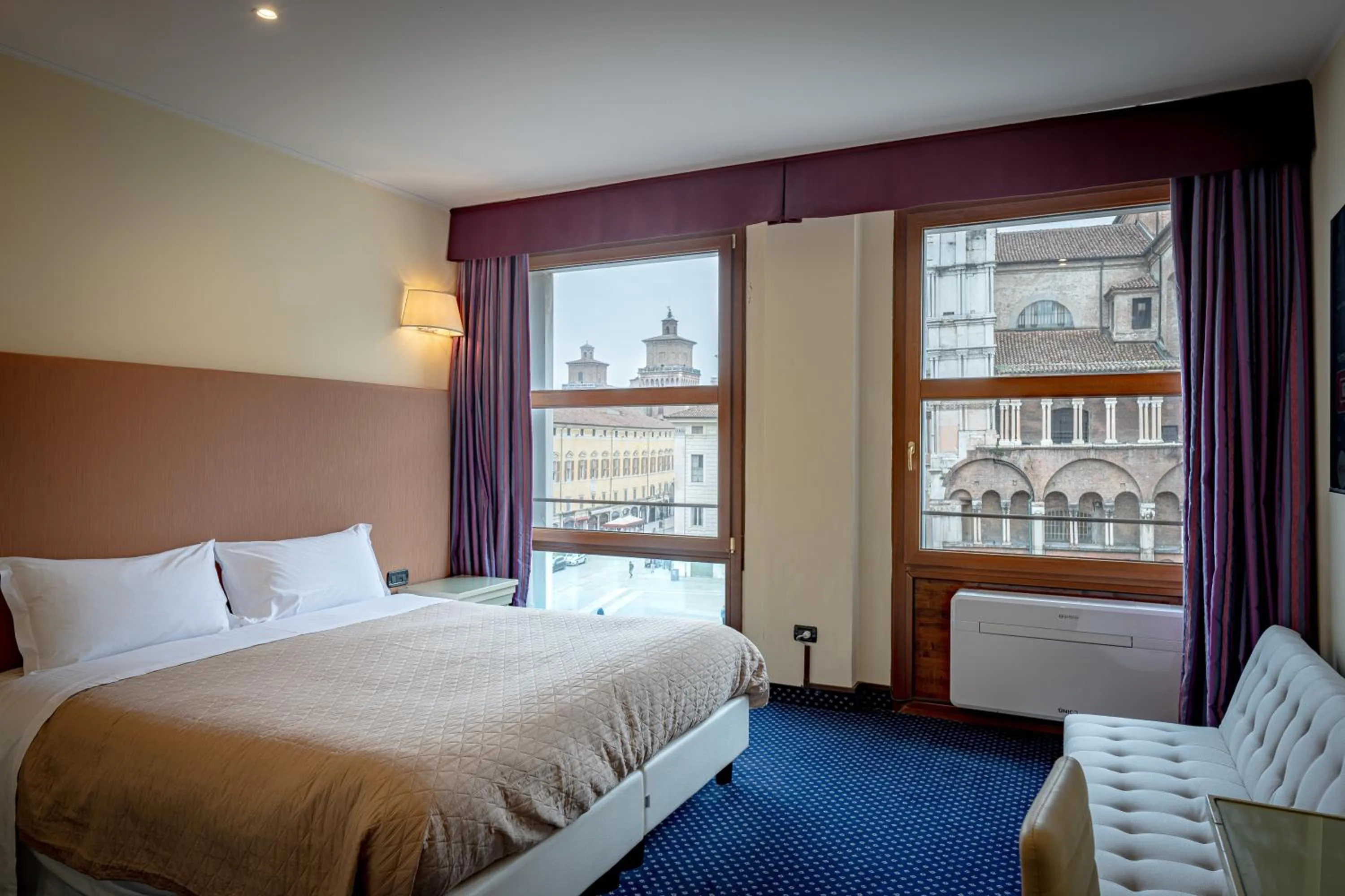 Photo of the whole room, Bed in THE DOME - Panoramic Rooms